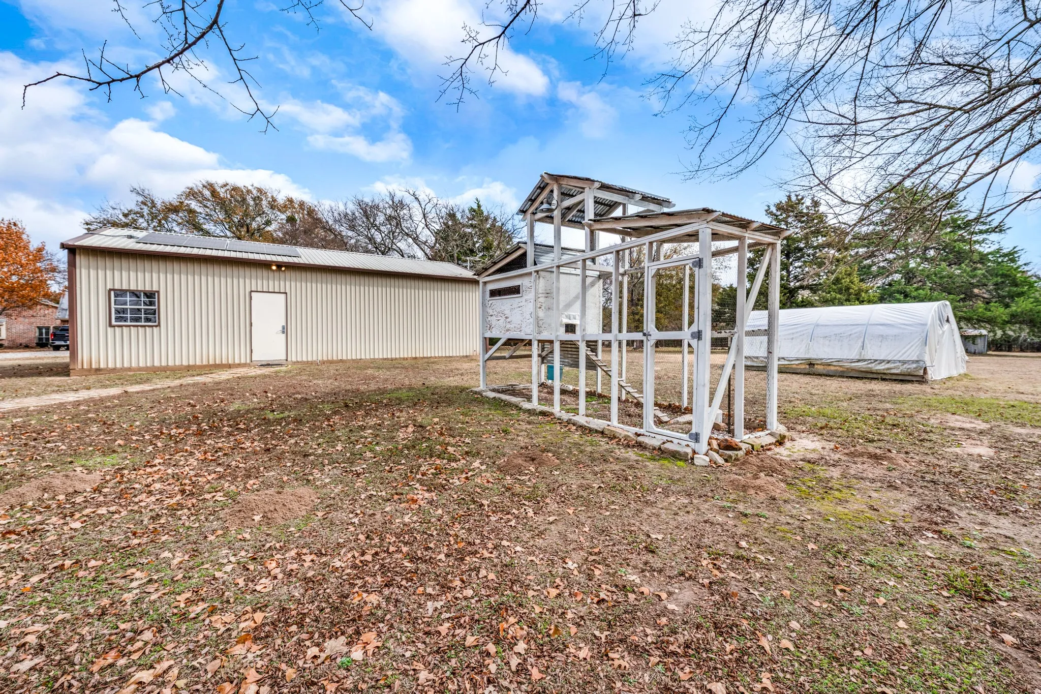Single Family Residence For Sale in Hunt County , 10471 Holly Creek Road, Terrell, Texas 75160, 3 Bedroom, 2 Bathroom, 4 Garage spaces, 2,196 Sqft, built in 2006, Preowned, mls#21137335, Real Estate Agent in Terrell, Homes For Sale in Hunt county, Homes For Sale in Terrell, Realtor in Terrell Texas, Real Estate Brokerage Independent Realty Texas, Luminita Cordes Realtor