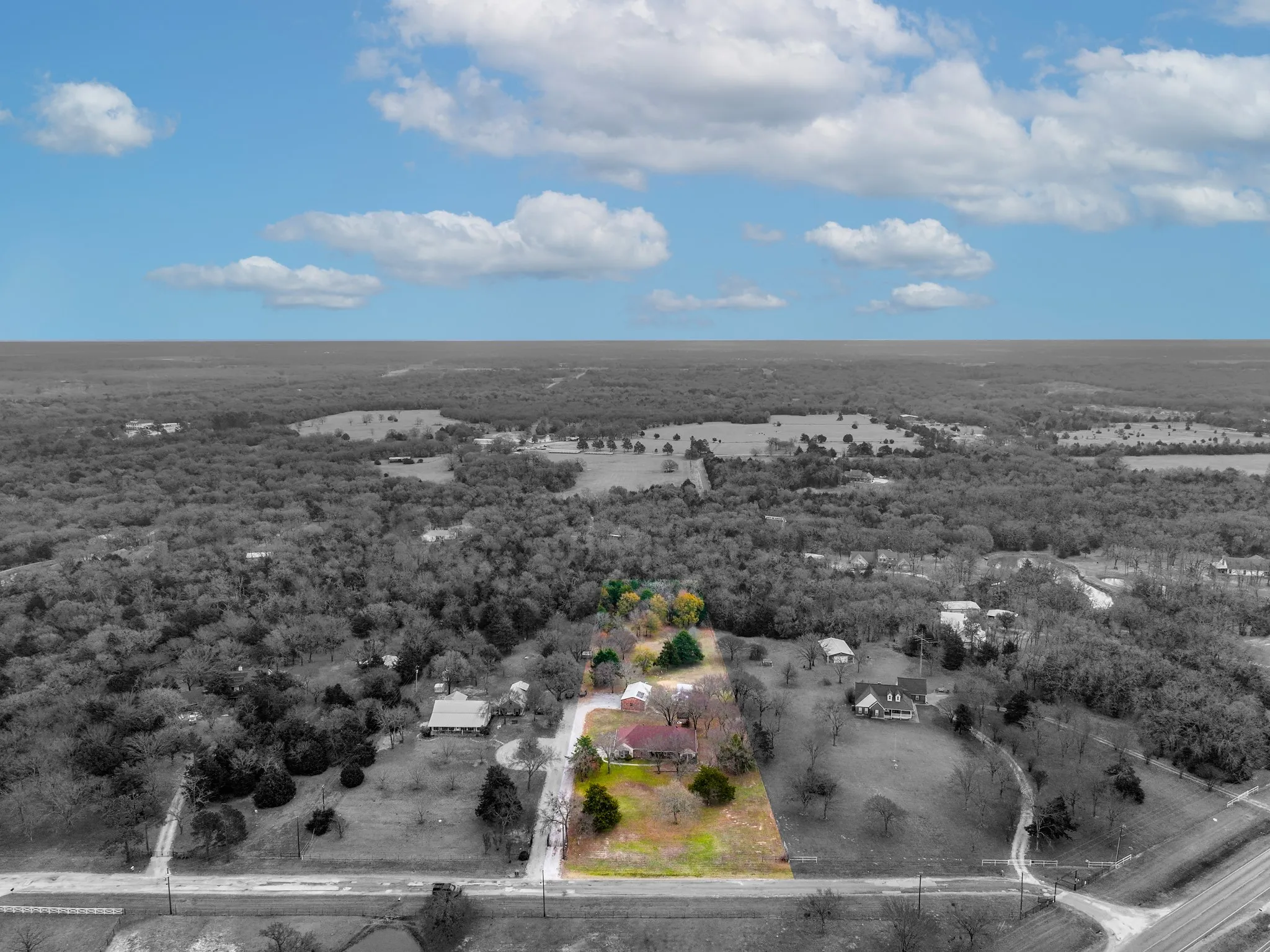 Single Family Residence For Sale in Hunt County , 10471 Holly Creek Road, Terrell, Texas 75160, 3 Bedroom, 2 Bathroom, 4 Garage spaces, 2,196 Sqft, built in 2006, Preowned, mls#21137335, Real Estate Agent in Terrell, Homes For Sale in Hunt county, Homes For Sale in Terrell, Realtor in Terrell Texas, Real Estate Brokerage Independent Realty Texas, Luminita Cordes Realtor
