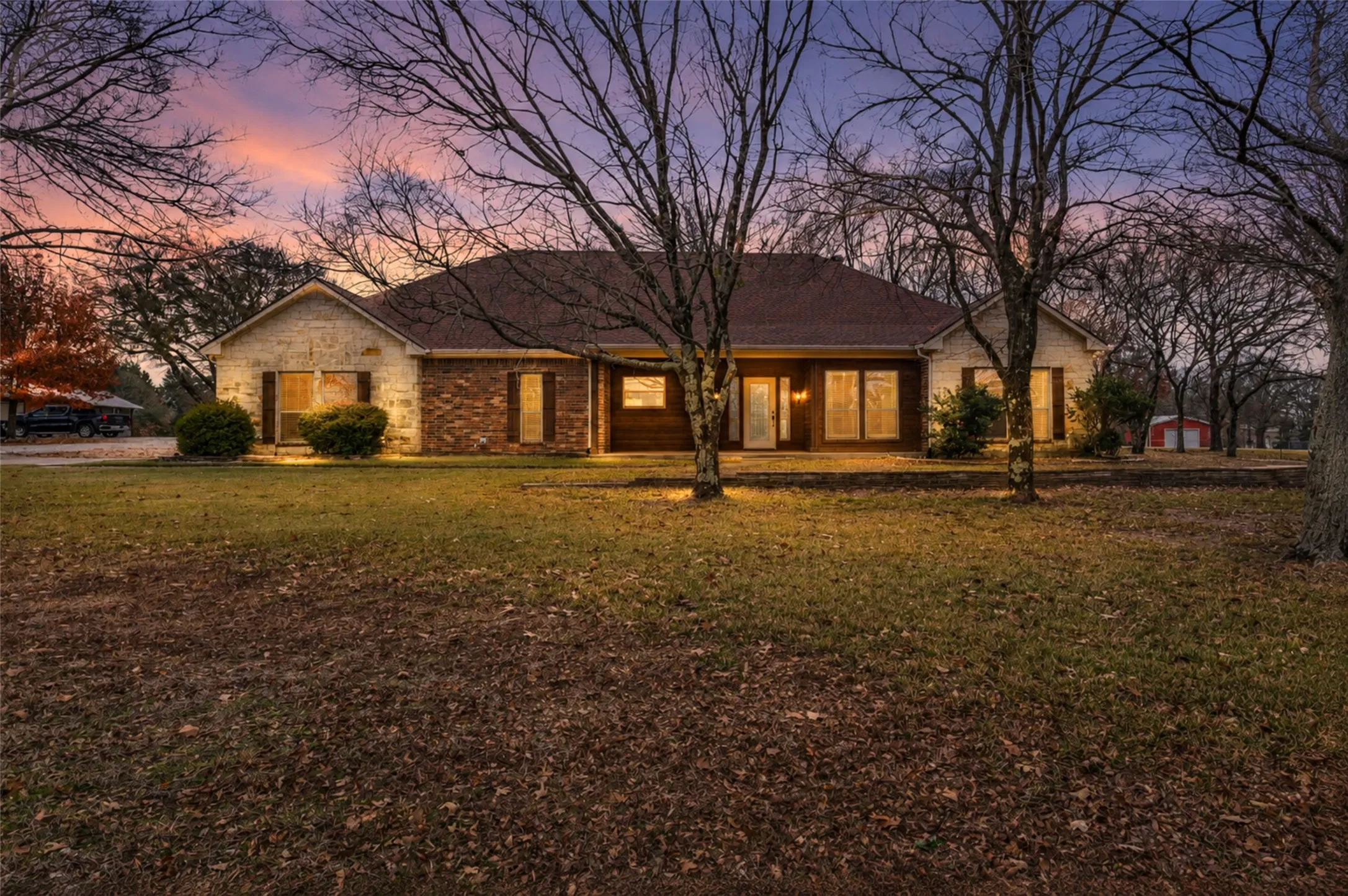 Single Family Residence For Sale in Hunt County , 10471 Holly Creek Road, Terrell, Texas 75160, 3 Bedroom, 2 Bathroom, 4 Garage spaces, 2,196 Sqft, built in 2006, Preowned, mls#21137335, Real Estate Agent in Terrell, Homes For Sale in Hunt county, Homes For Sale in Terrell, Realtor in Terrell Texas, Real Estate Brokerage Independent Realty Texas, Luminita Cordes Realtor