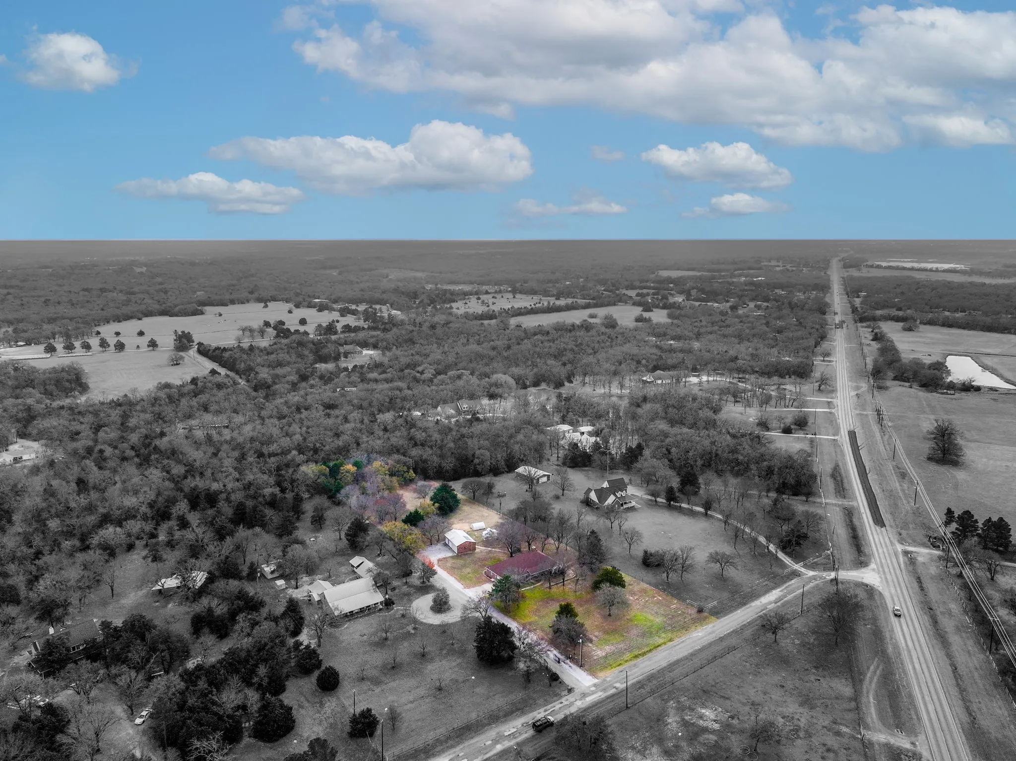 Single Family Residence For Sale in Hunt County , 10471 Holly Creek Road, Terrell, Texas 75160, 3 Bedroom, 2 Bathroom, 4 Garage spaces, 2,196 Sqft, built in 2006, Preowned, mls#21137335, Real Estate Agent in Terrell, Homes For Sale in Hunt county, Homes For Sale in Terrell, Realtor in Terrell Texas, Real Estate Brokerage Independent Realty Texas, Luminita Cordes Realtor