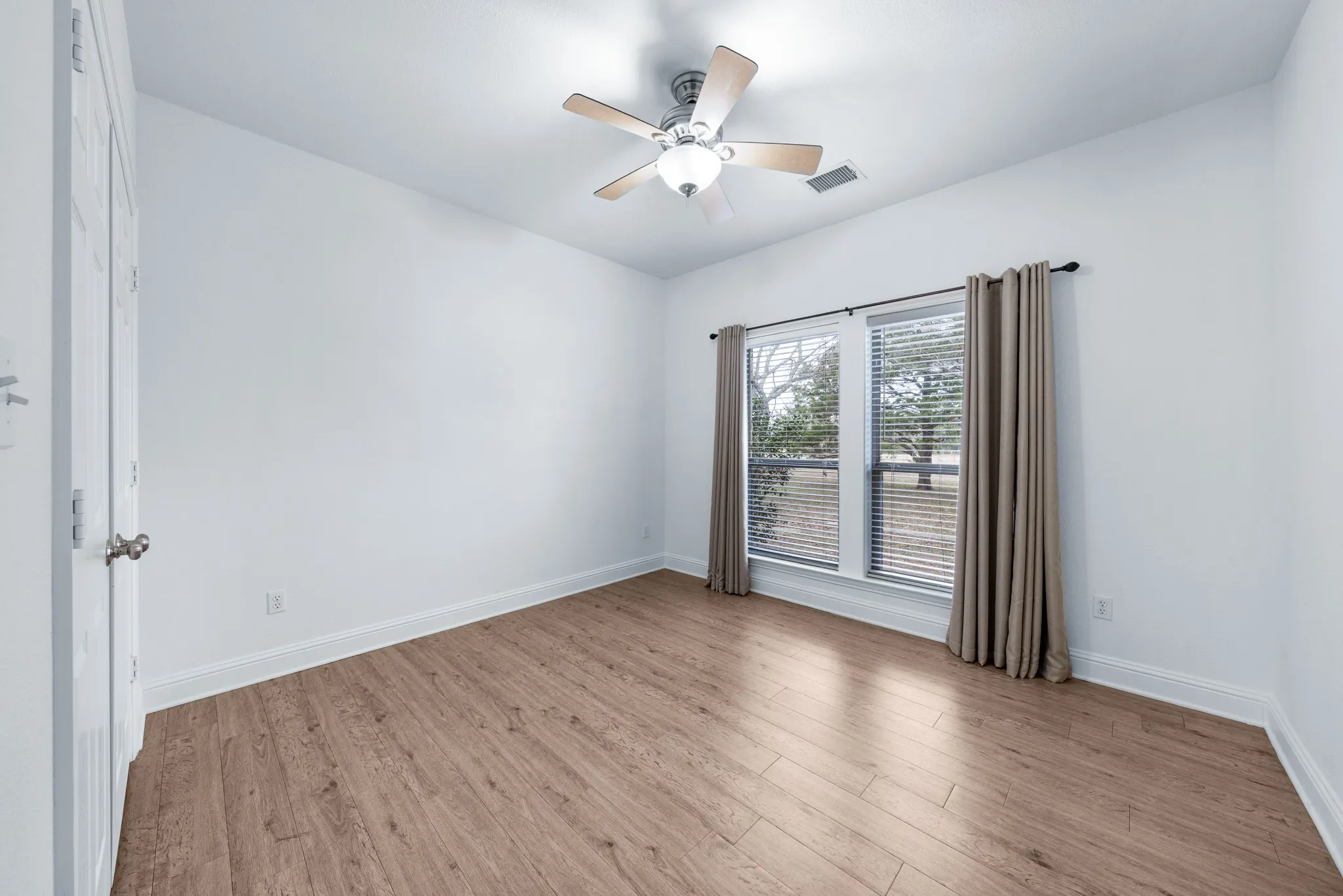 Single Family Residence For Sale in Hunt County , 10471 Holly Creek Road, Terrell, Texas 75160, 3 Bedroom, 2 Bathroom, 4 Garage spaces, 2,196 Sqft, built in 2006, Preowned, mls#21137335, Real Estate Agent in Terrell, Homes For Sale in Hunt county, Homes For Sale in Terrell, Realtor in Terrell Texas, Real Estate Brokerage Independent Realty Texas, Luminita Cordes Realtor
