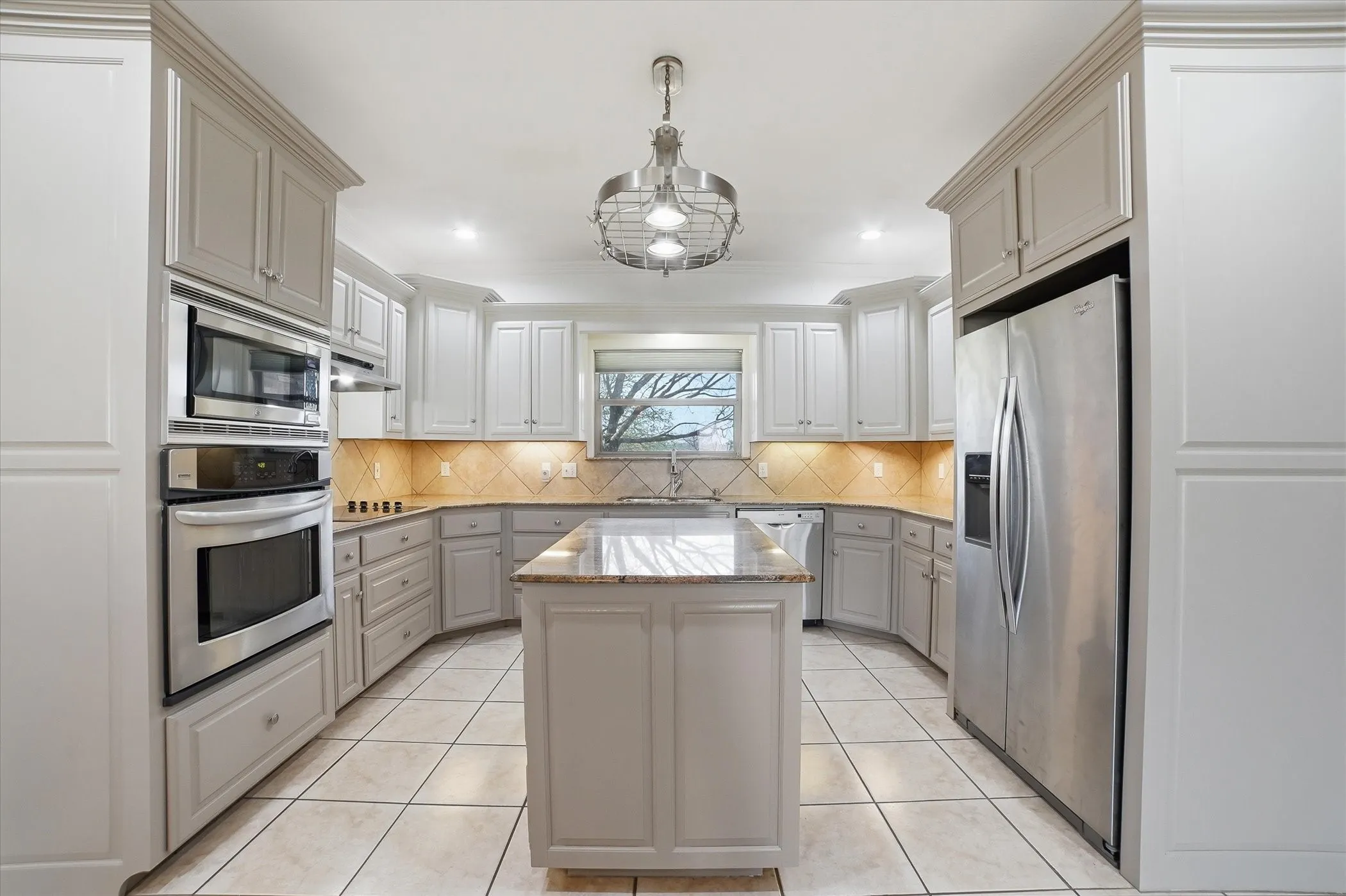 Single Family Residence For Sale in Hunt County , 10471 Holly Creek Road, Terrell, Texas 75160, 3 Bedroom, 2 Bathroom, 4 Garage spaces, 2,196 Sqft, built in 2006, Preowned, mls#21137335, Real Estate Agent in Terrell, Homes For Sale in Hunt county, Homes For Sale in Terrell, Realtor in Terrell Texas, Real Estate Brokerage Independent Realty Texas, Luminita Cordes Realtor