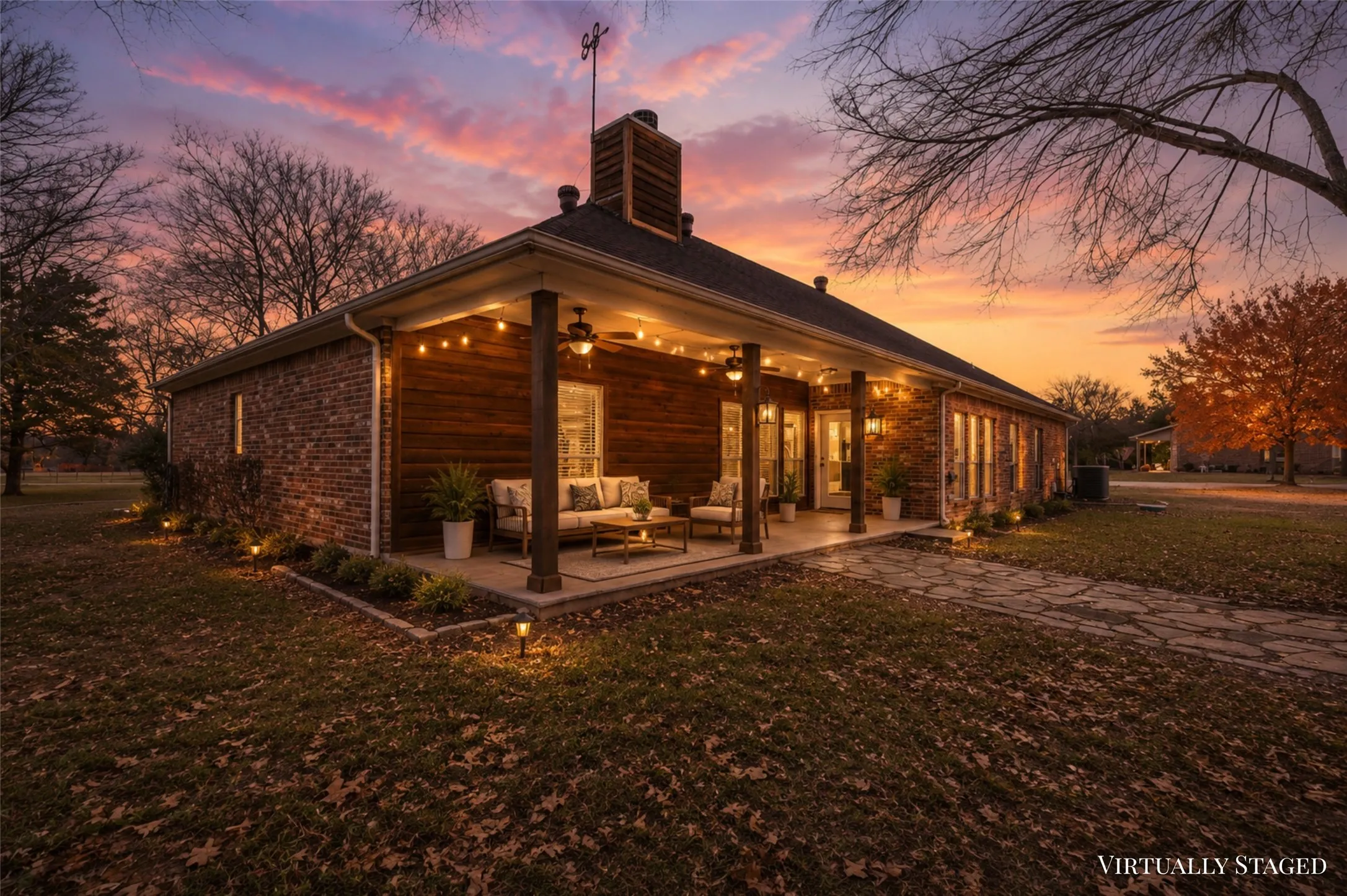 Single Family Residence For Sale in Hunt County , 10471 Holly Creek Road, Terrell, Texas 75160, 3 Bedroom, 2 Bathroom, 4 Garage spaces, 2,196 Sqft, built in 2006, Preowned, mls#21137335, Real Estate Agent in Terrell, Homes For Sale in Hunt county, Homes For Sale in Terrell, Realtor in Terrell Texas, Real Estate Brokerage Independent Realty Texas, Luminita Cordes Realtor