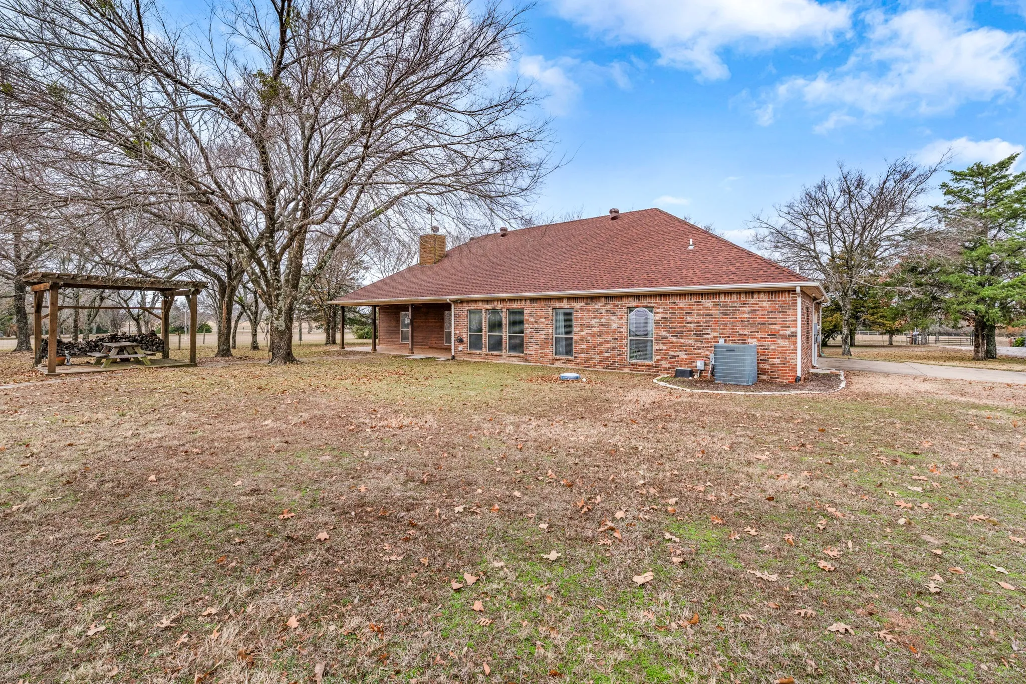 Single Family Residence For Sale in Hunt County , 10471 Holly Creek Road, Terrell, Texas 75160, 3 Bedroom, 2 Bathroom, 4 Garage spaces, 2,196 Sqft, built in 2006, Preowned, mls#21137335, Real Estate Agent in Terrell, Homes For Sale in Hunt county, Homes For Sale in Terrell, Realtor in Terrell Texas, Real Estate Brokerage Independent Realty Texas, Luminita Cordes Realtor