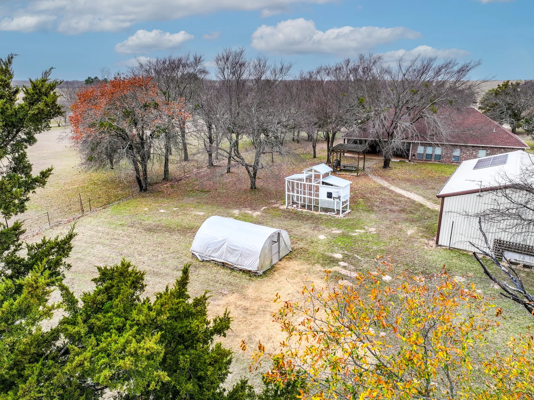 Single Family Residence For Sale in Hunt County , 10471 Holly Creek Road, Terrell, Texas 75160, 3 Bedroom, 2 Bathroom, 4 Garage spaces, 2,196 Sqft, built in 2006, Preowned, mls#21137335, Real Estate Agent in Terrell, Homes For Sale in Hunt county, Homes For Sale in Terrell, Realtor in Terrell Texas, Real Estate Brokerage Independent Realty Texas, Luminita Cordes Realtor