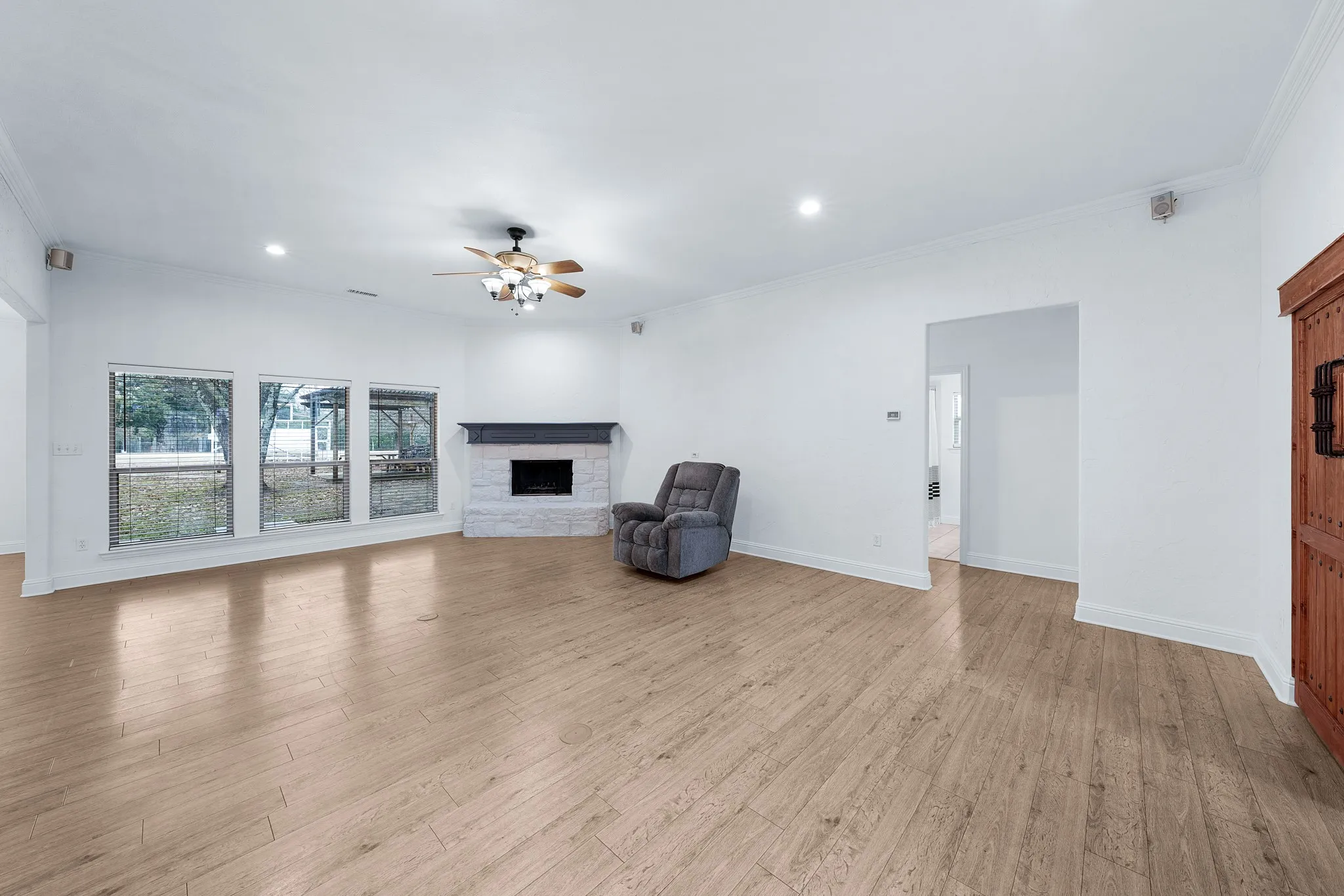 Single Family Residence For Sale in Hunt County , 10471 Holly Creek Road, Terrell, Texas 75160, 3 Bedroom, 2 Bathroom, 4 Garage spaces, 2,196 Sqft, built in 2006, Preowned, mls#21137335, Real Estate Agent in Terrell, Homes For Sale in Hunt county, Homes For Sale in Terrell, Realtor in Terrell Texas, Real Estate Brokerage Independent Realty Texas, Luminita Cordes Realtor