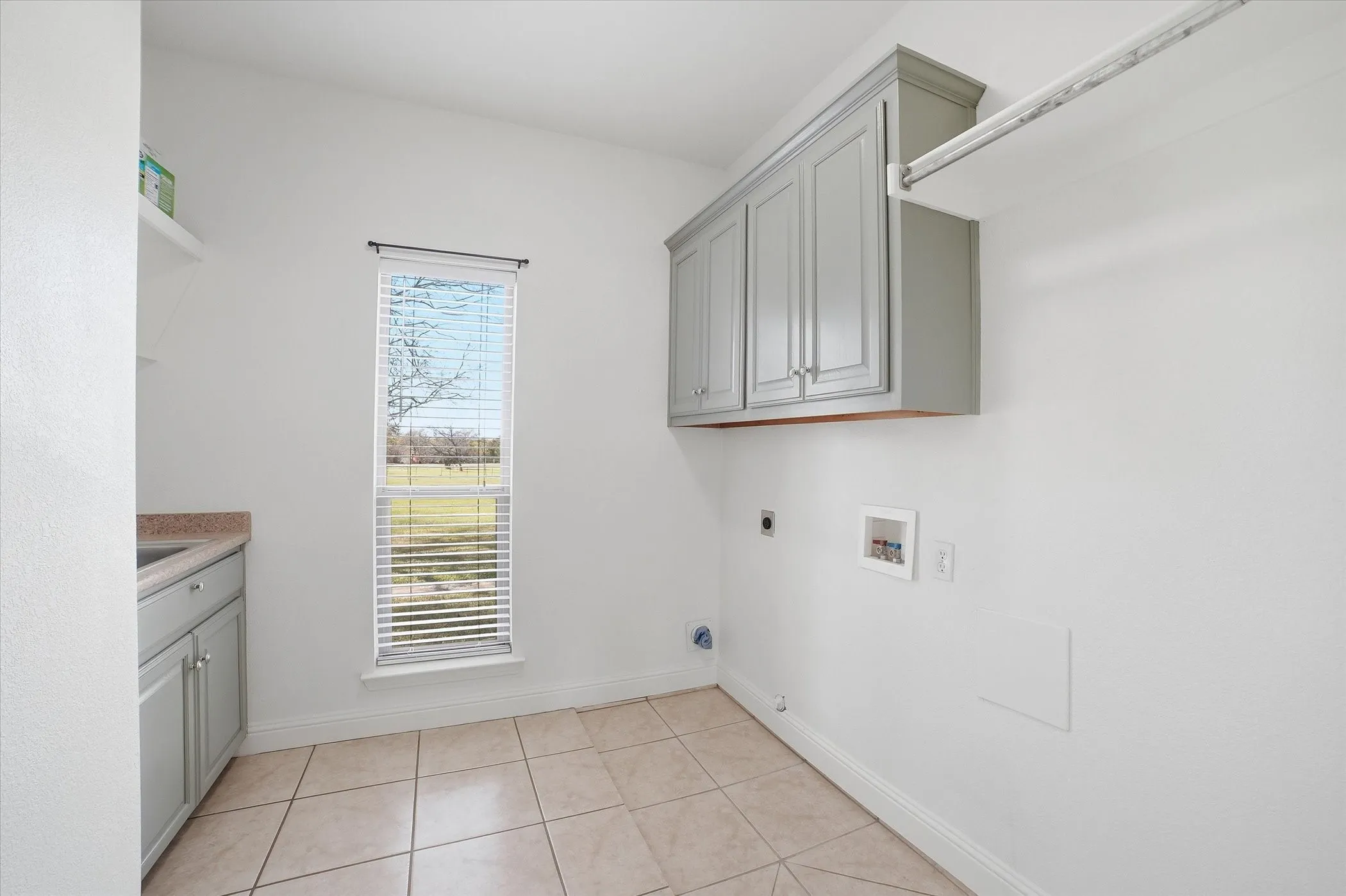 Single Family Residence For Sale in Hunt County , 10471 Holly Creek Road, Terrell, Texas 75160, 3 Bedroom, 2 Bathroom, 4 Garage spaces, 2,196 Sqft, built in 2006, Preowned, mls#21137335, Real Estate Agent in Terrell, Homes For Sale in Hunt county, Homes For Sale in Terrell, Realtor in Terrell Texas, Real Estate Brokerage Independent Realty Texas, Luminita Cordes Realtor