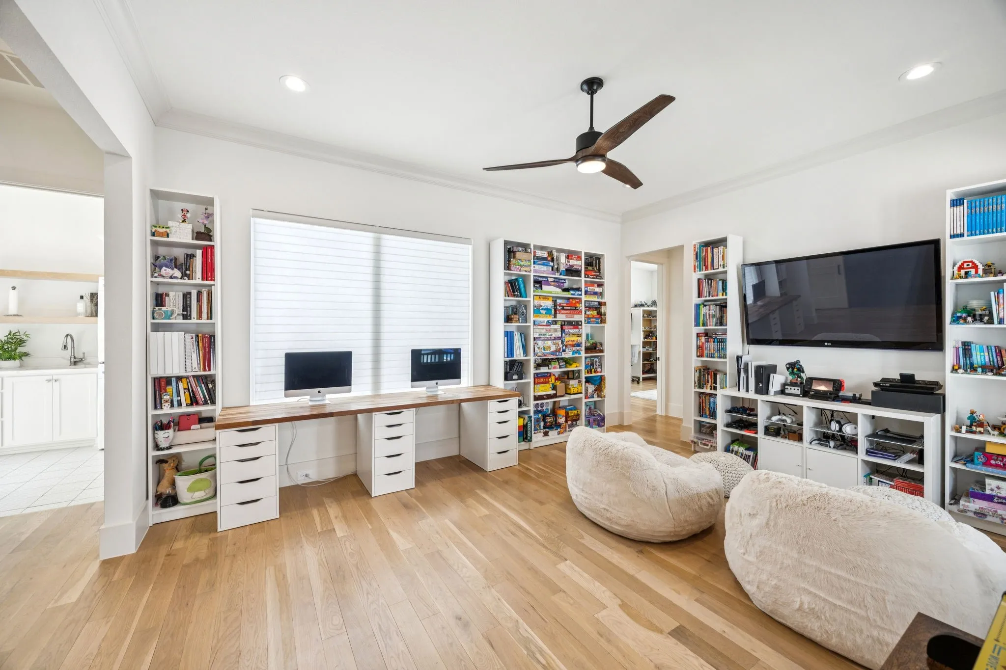 Single Family Residence For Sale in Collin County , 2095 Honey Lane, Celina, Texas 75009, 4 Bedroom, 5 Bathroom, 4 Garage spaces, 4,687 Sqft, built in 2022, Preowned, mls#21150646, Real Estate Agent in Celina, Homes For Sale in Collin county, Homes For Sale in Celina, Realtor in Celina Texas, Real Estate Brokerage Independent Realty Texas, Luminita Cordes Realtor