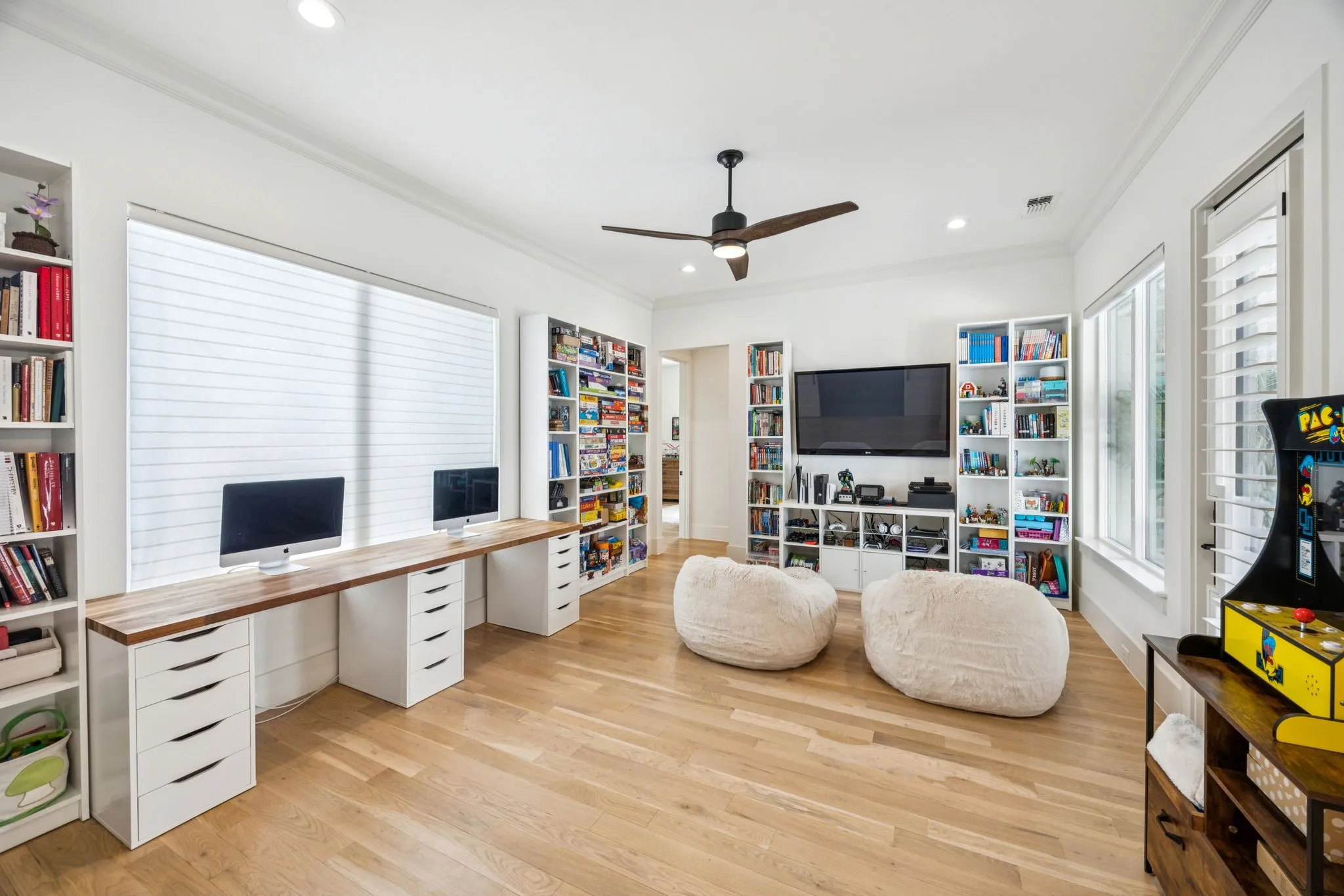 Single Family Residence For Sale in Collin County , 2095 Honey Lane, Celina, Texas 75009, 4 Bedroom, 5 Bathroom, 4 Garage spaces, 4,687 Sqft, built in 2022, Preowned, mls#21150646, Real Estate Agent in Celina, Homes For Sale in Collin county, Homes For Sale in Celina, Realtor in Celina Texas, Real Estate Brokerage Independent Realty Texas, Luminita Cordes Realtor