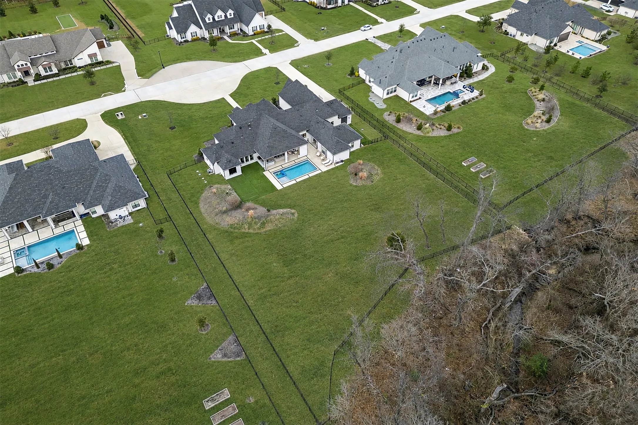 Single Family Residence For Sale in Collin County , 2095 Honey Lane, Celina, Texas 75009, 4 Bedroom, 5 Bathroom, 4 Garage spaces, 4,687 Sqft, built in 2022, Preowned, mls#21150646, Real Estate Agent in Celina, Homes For Sale in Collin county, Homes For Sale in Celina, Realtor in Celina Texas, Real Estate Brokerage Independent Realty Texas, Luminita Cordes Realtor
