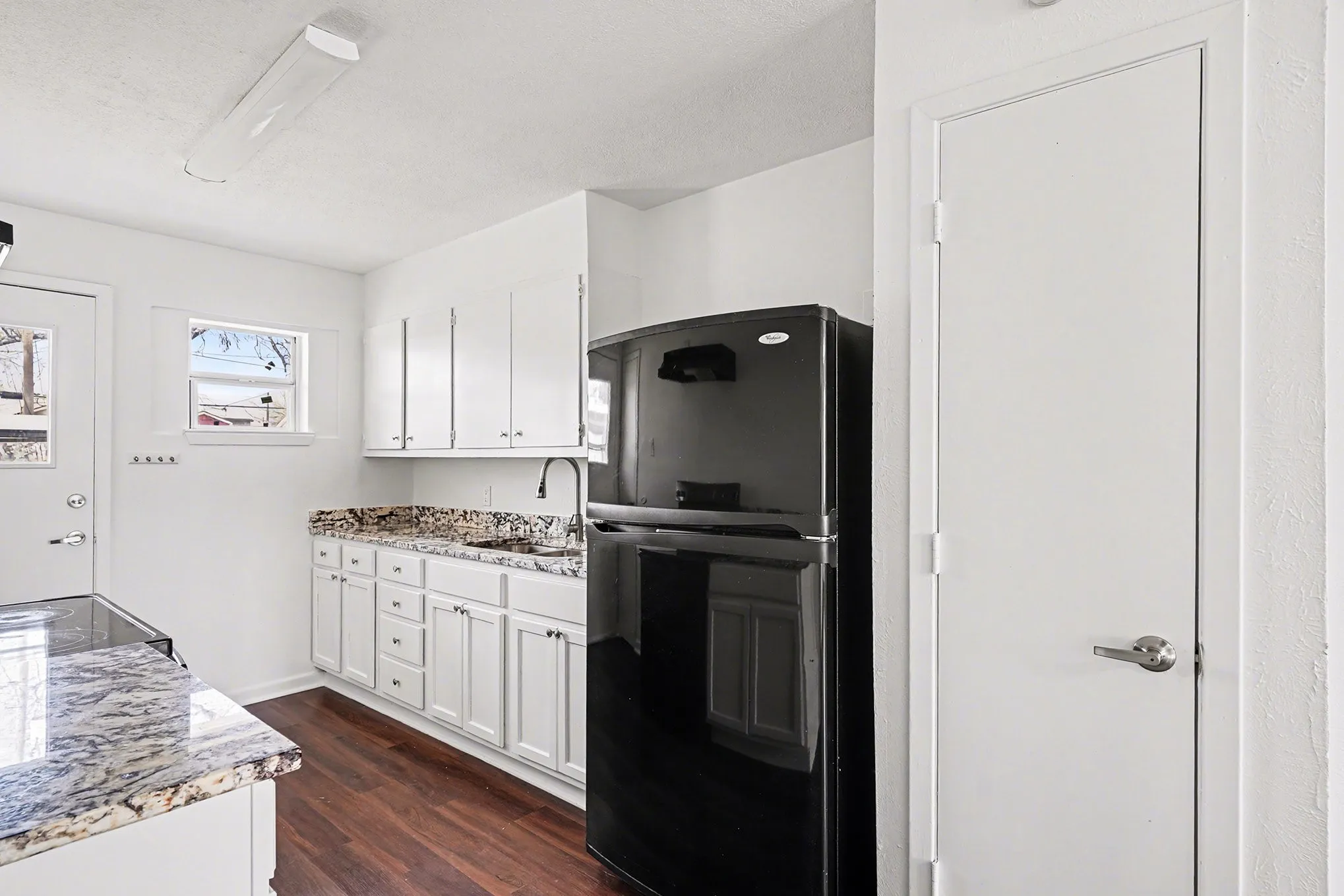Single Family Residence For Rent in Tarrant County , 2209 Barbell Lane, Fort Worth, Texas 76111, 2 Bedrooms, 1 Bathroom, Garage spaces, 718 Sqft, built in 1953, Preowned, Price $1,295, mls#21152496, Real Estate Agent in Fort Worth, Homes For Rent in Tarrant county, Homes For Rent in Fort Worth, Realtor in Fort Worth Texas, Real Estate Brokerage Independent Realty Texas, Luminita Cordes Realtor
