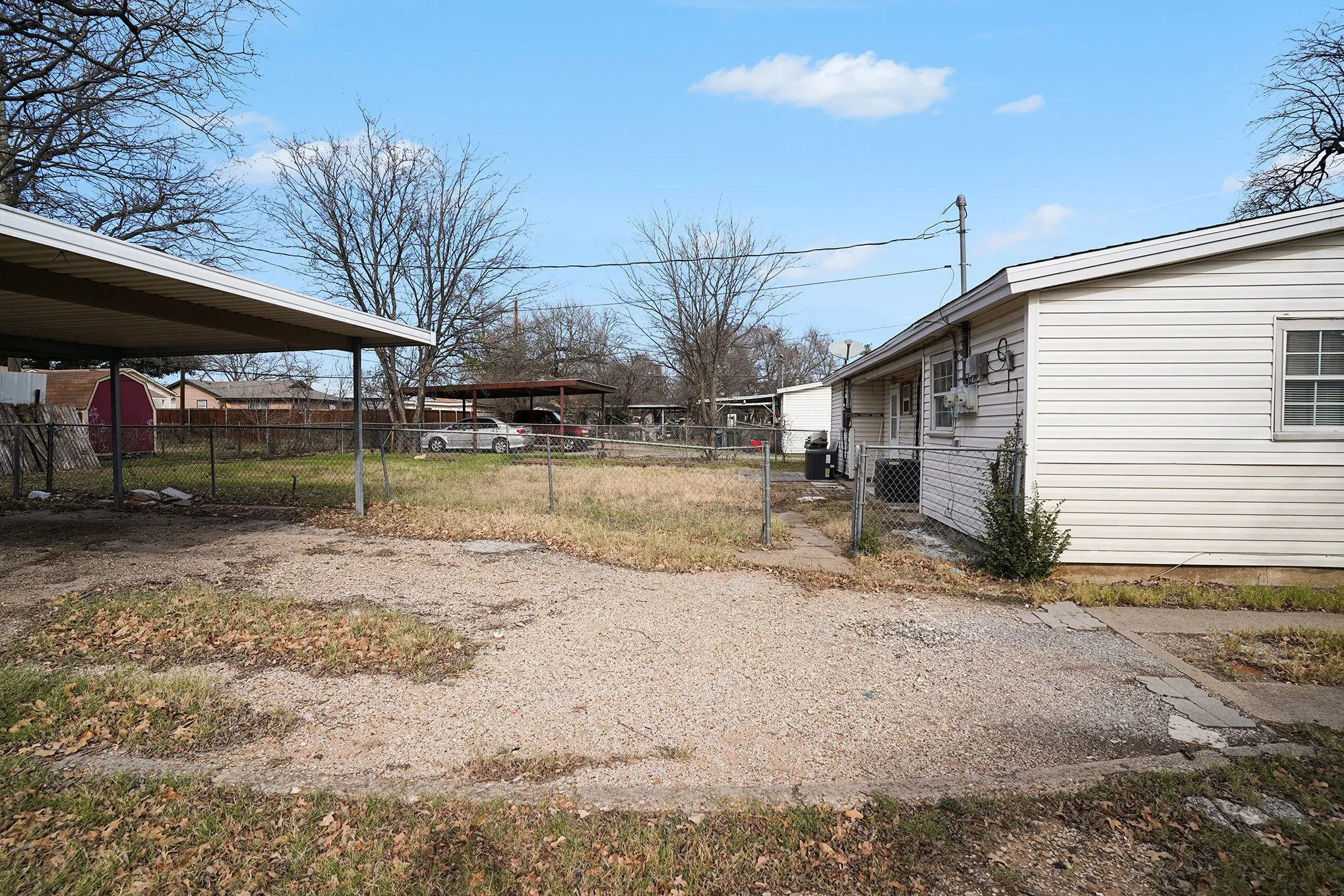 Single Family Residence For Rent in Tarrant County , 2209 Barbell Lane, Fort Worth, Texas 76111, 2 Bedrooms, 1 Bathroom, Garage spaces, 718 Sqft, built in 1953, Preowned, Price $1,295, mls#21152496, Real Estate Agent in Fort Worth, Homes For Rent in Tarrant county, Homes For Rent in Fort Worth, Realtor in Fort Worth Texas, Real Estate Brokerage Independent Realty Texas, Luminita Cordes Realtor