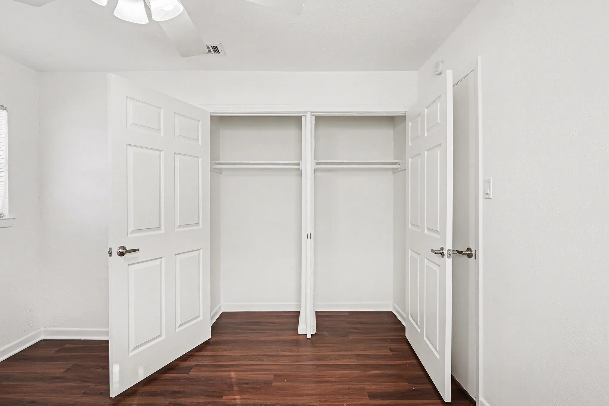 Single Family Residence For Rent in Tarrant County , 2209 Barbell Lane, Fort Worth, Texas 76111, 2 Bedrooms, 1 Bathroom, Garage spaces, 718 Sqft, built in 1953, Preowned, Price $1,295, mls#21152496, Real Estate Agent in Fort Worth, Homes For Rent in Tarrant county, Homes For Rent in Fort Worth, Realtor in Fort Worth Texas, Real Estate Brokerage Independent Realty Texas, Luminita Cordes Realtor