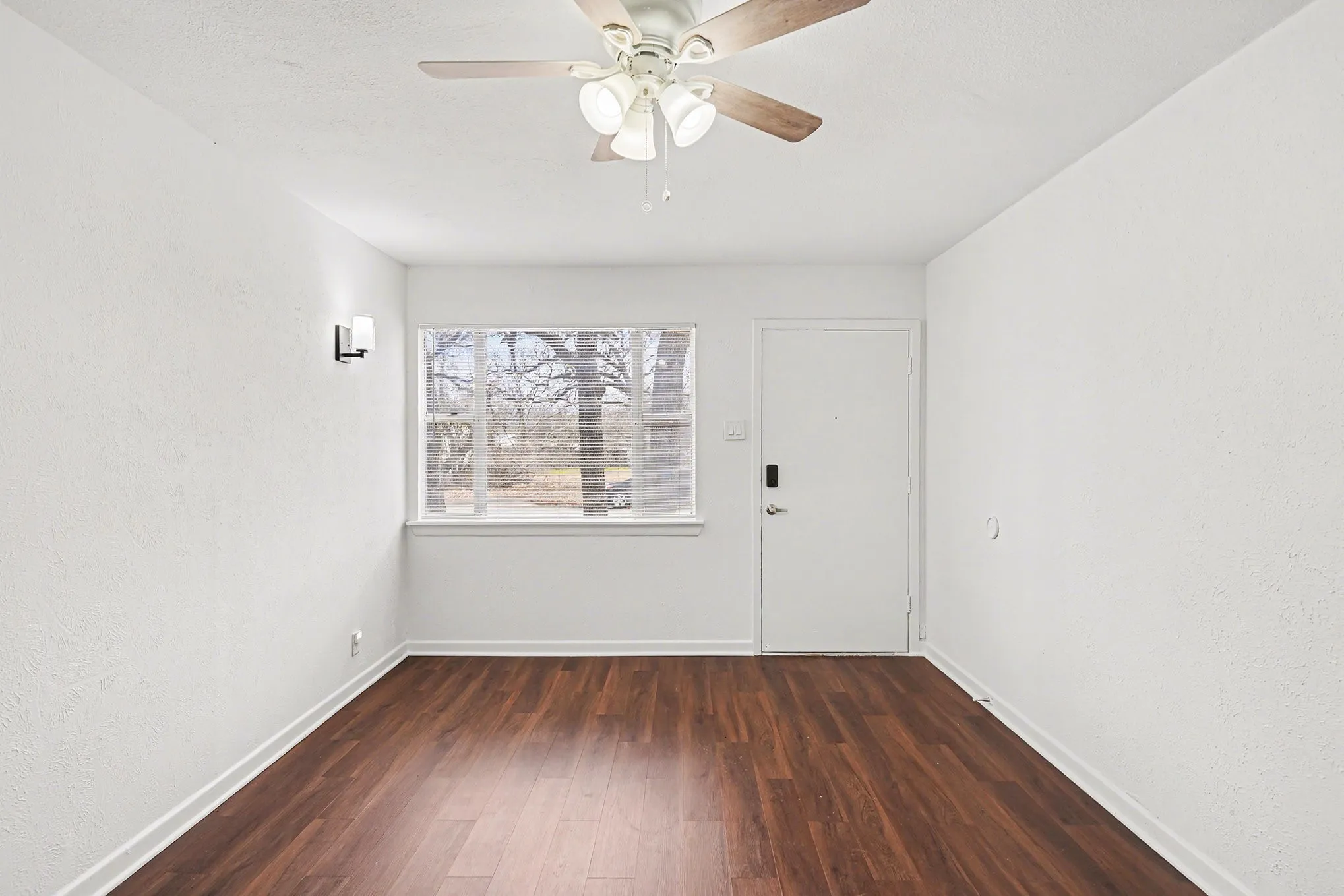 Single Family Residence For Rent in Tarrant County , 2209 Barbell Lane, Fort Worth, Texas 76111, 2 Bedrooms, 1 Bathroom, Garage spaces, 718 Sqft, built in 1953, Preowned, Price $1,295, mls#21152496, Real Estate Agent in Fort Worth, Homes For Rent in Tarrant county, Homes For Rent in Fort Worth, Realtor in Fort Worth Texas, Real Estate Brokerage Independent Realty Texas, Luminita Cordes Realtor