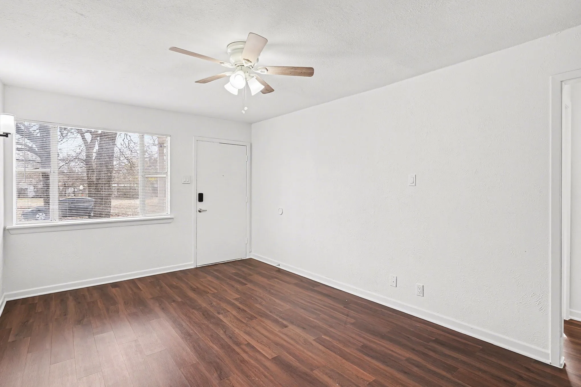 Single Family Residence For Rent in Tarrant County , 2209 Barbell Lane, Fort Worth, Texas 76111, 2 Bedrooms, 1 Bathroom, Garage spaces, 718 Sqft, built in 1953, Preowned, Price $1,295, mls#21152496, Real Estate Agent in Fort Worth, Homes For Rent in Tarrant county, Homes For Rent in Fort Worth, Realtor in Fort Worth Texas, Real Estate Brokerage Independent Realty Texas, Luminita Cordes Realtor