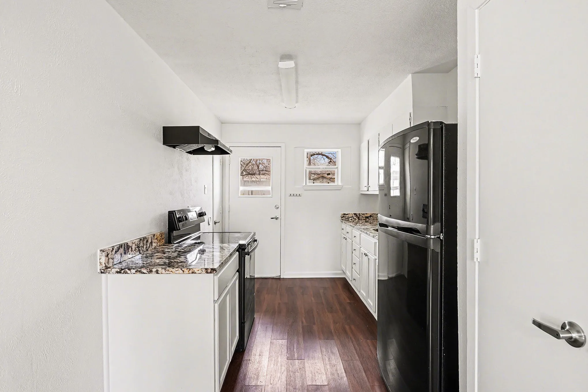 Single Family Residence For Rent in Tarrant County , 2209 Barbell Lane, Fort Worth, Texas 76111, 2 Bedrooms, 1 Bathroom, Garage spaces, 718 Sqft, built in 1953, Preowned, Price $1,295, mls#21152496, Real Estate Agent in Fort Worth, Homes For Rent in Tarrant county, Homes For Rent in Fort Worth, Realtor in Fort Worth Texas, Real Estate Brokerage Independent Realty Texas, Luminita Cordes Realtor