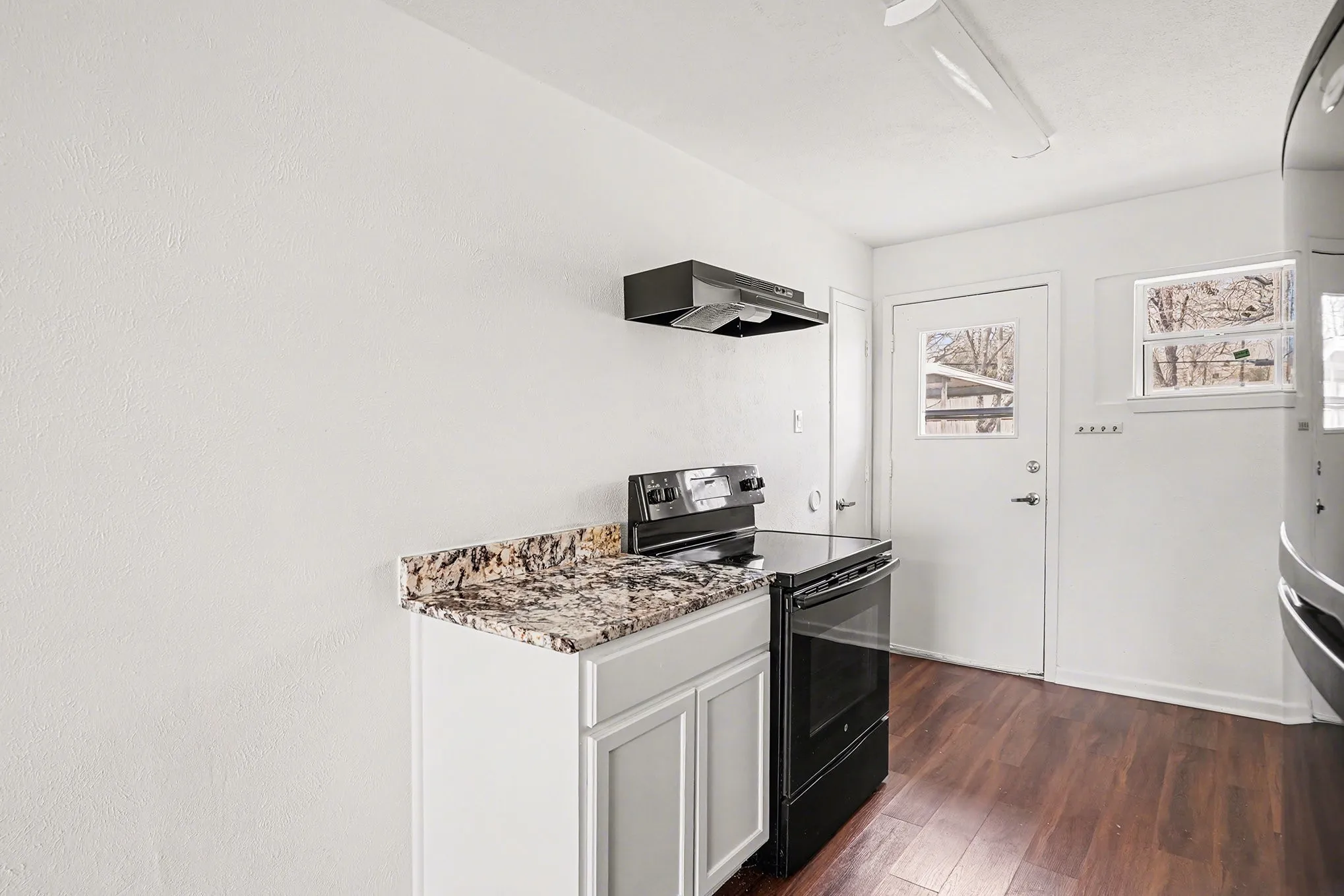 Single Family Residence For Rent in Tarrant County , 2209 Barbell Lane, Fort Worth, Texas 76111, 2 Bedrooms, 1 Bathroom, Garage spaces, 718 Sqft, built in 1953, Preowned, Price $1,295, mls#21152496, Real Estate Agent in Fort Worth, Homes For Rent in Tarrant county, Homes For Rent in Fort Worth, Realtor in Fort Worth Texas, Real Estate Brokerage Independent Realty Texas, Luminita Cordes Realtor