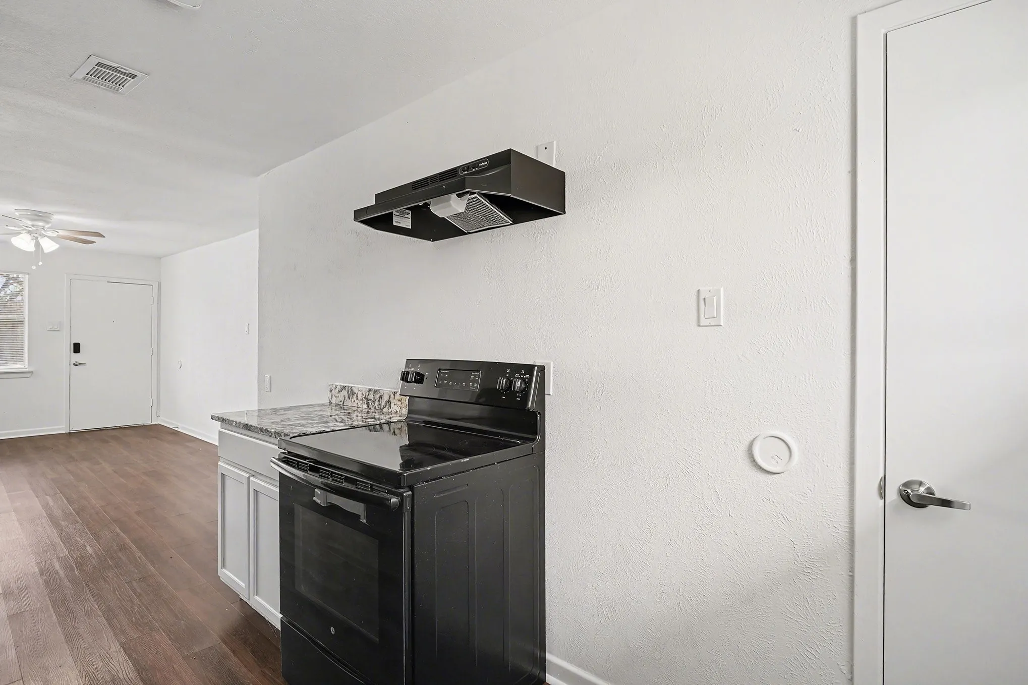 Single Family Residence For Rent in Tarrant County , 2209 Barbell Lane, Fort Worth, Texas 76111, 2 Bedrooms, 1 Bathroom, Garage spaces, 718 Sqft, built in 1953, Preowned, Price $1,295, mls#21152496, Real Estate Agent in Fort Worth, Homes For Rent in Tarrant county, Homes For Rent in Fort Worth, Realtor in Fort Worth Texas, Real Estate Brokerage Independent Realty Texas, Luminita Cordes Realtor