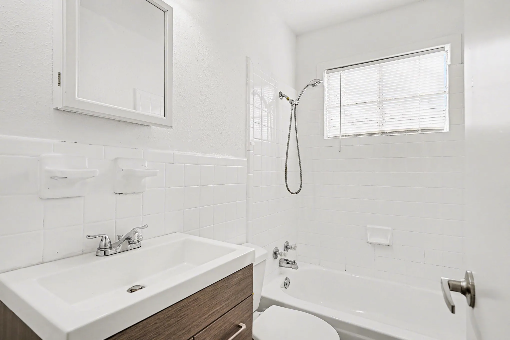 Single Family Residence For Rent in Tarrant County , 2209 Barbell Lane, Fort Worth, Texas 76111, 2 Bedrooms, 1 Bathroom, Garage spaces, 718 Sqft, built in 1953, Preowned, Price $1,295, mls#21152496, Real Estate Agent in Fort Worth, Homes For Rent in Tarrant county, Homes For Rent in Fort Worth, Realtor in Fort Worth Texas, Real Estate Brokerage Independent Realty Texas, Luminita Cordes Realtor