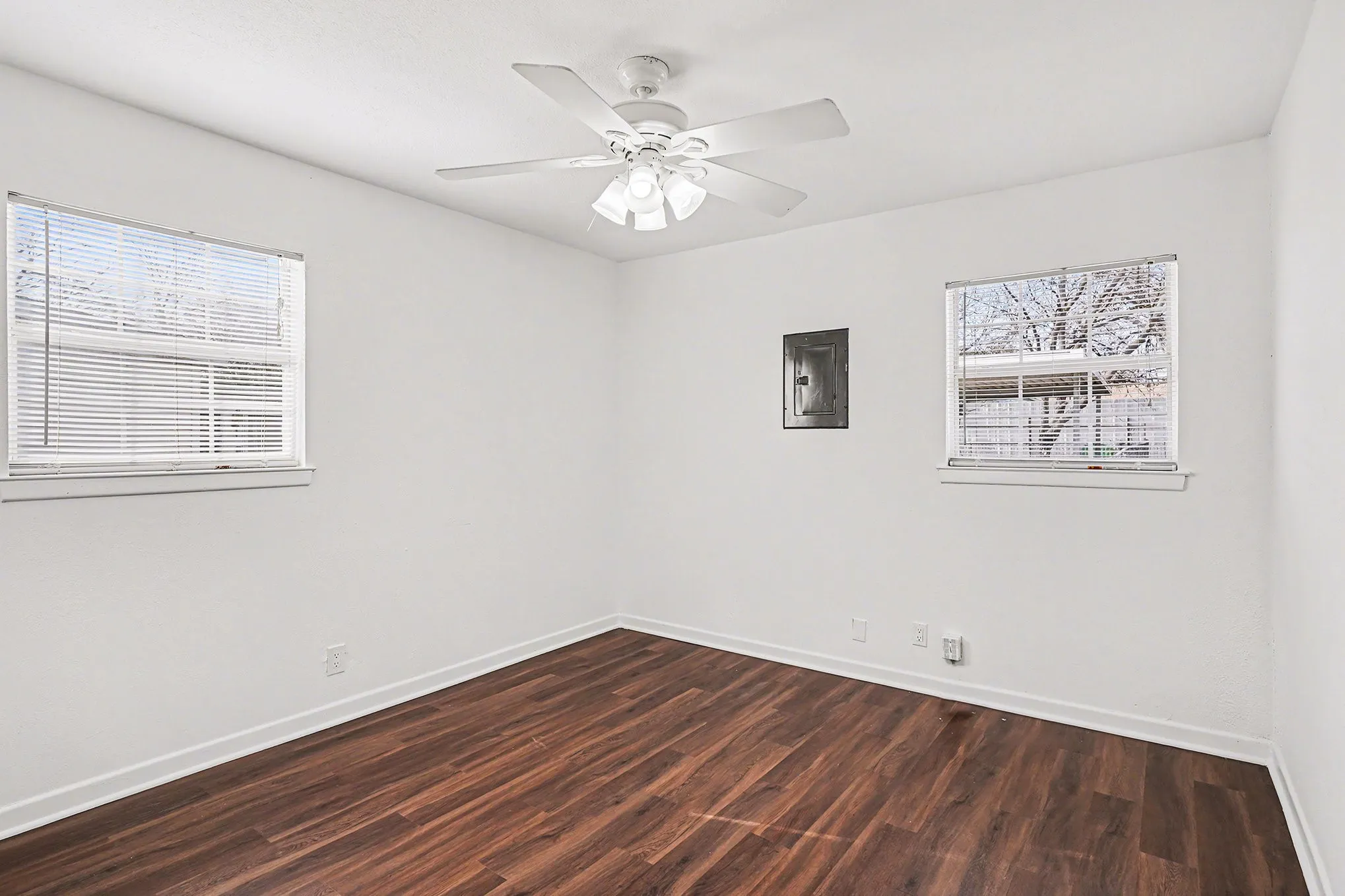 Single Family Residence For Rent in Tarrant County , 2209 Barbell Lane, Fort Worth, Texas 76111, 2 Bedrooms, 1 Bathroom, Garage spaces, 718 Sqft, built in 1953, Preowned, Price $1,295, mls#21152496, Real Estate Agent in Fort Worth, Homes For Rent in Tarrant county, Homes For Rent in Fort Worth, Realtor in Fort Worth Texas, Real Estate Brokerage Independent Realty Texas, Luminita Cordes Realtor