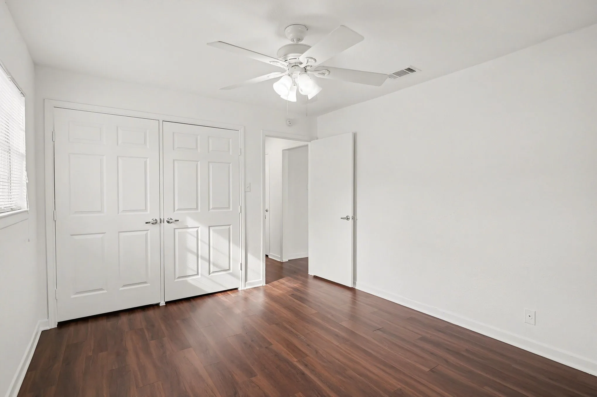 Single Family Residence For Rent in Tarrant County , 2209 Barbell Lane, Fort Worth, Texas 76111, 2 Bedrooms, 1 Bathroom, Garage spaces, 718 Sqft, built in 1953, Preowned, Price $1,295, mls#21152496, Real Estate Agent in Fort Worth, Homes For Rent in Tarrant county, Homes For Rent in Fort Worth, Realtor in Fort Worth Texas, Real Estate Brokerage Independent Realty Texas, Luminita Cordes Realtor