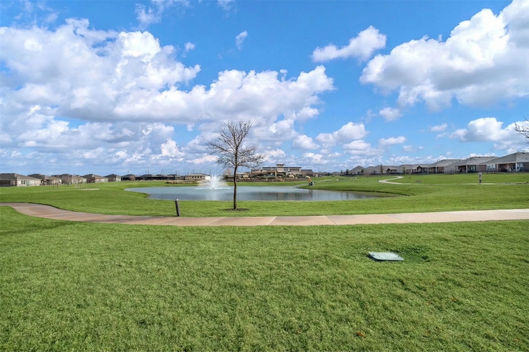 Single Family Residence For Sale in Denton County , 7629 Parade Drive, Little Elm, Texas 76227, 2 Bedroom, 2 Bathroom, 2 Garage spaces, 1,551 Sqft, built in 2019, Preowned, mls#21147978, Real Estate Agent in Little Elm, Homes For Sale in Denton county, Homes For Sale in Little Elm, Realtor in Little Elm Texas, Real Estate Brokerage Independent Realty Texas, Luminita Cordes Realtor