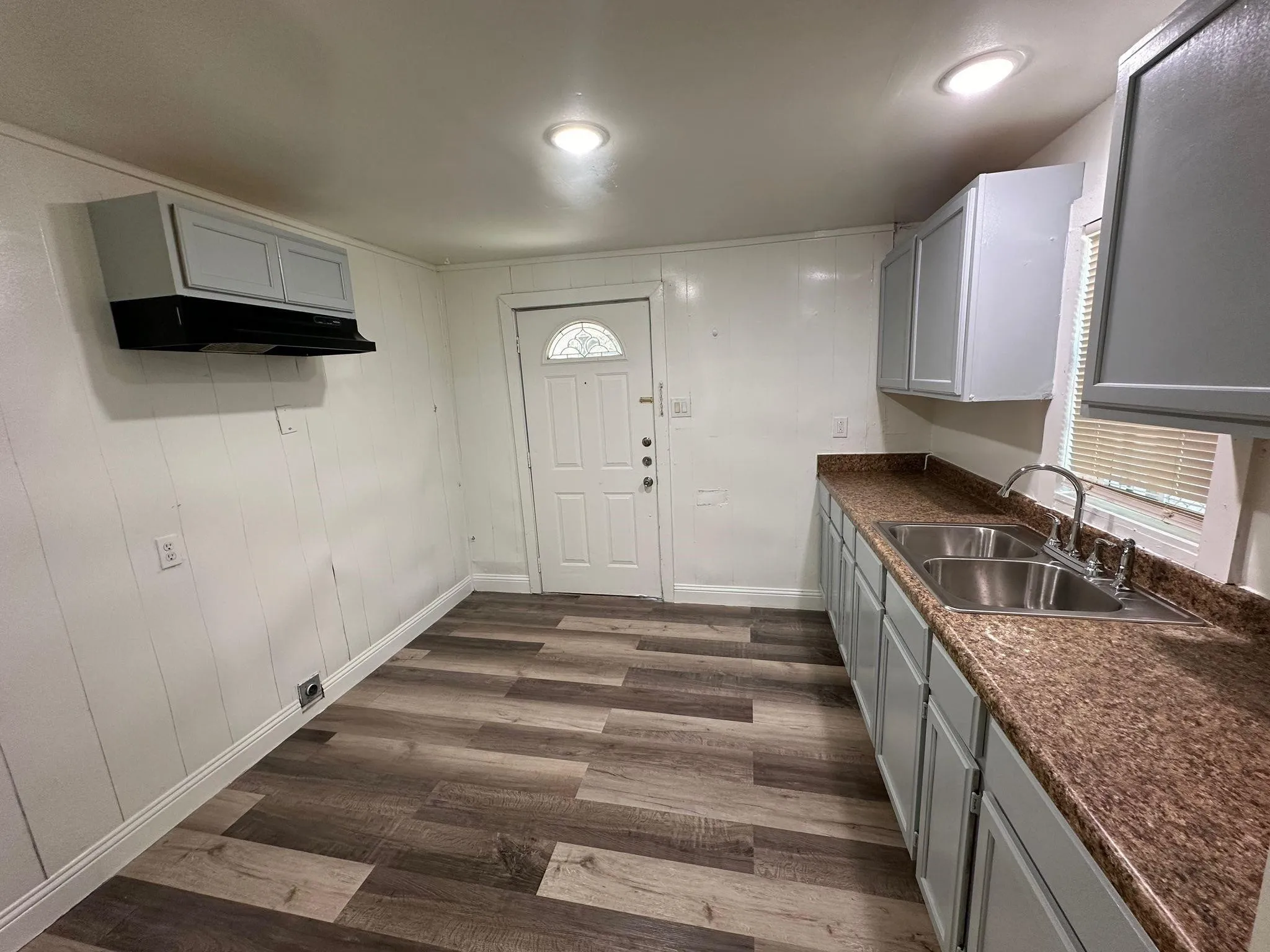 Single Family Residence For Rent in Dallas County , 2206 Rockefeller Boulevard, Dallas, Texas 75203, 2 Bedrooms, 1 Bathroom, 2 Garage spaces, 680 Sqft, built in 1950, Preowned, Price $1,450, mls#21149404, Real Estate Agent in Dallas, Homes For Rent in Dallas county, Homes For Rent in Dallas, Realtor in Dallas Texas, Real Estate Brokerage Independent Realty Texas, Luminita Cordes Realtor