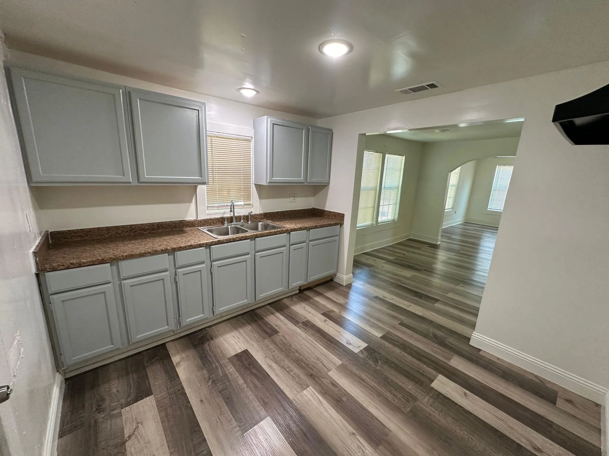 Single Family Residence For Rent in Dallas County , 2206 Rockefeller Boulevard, Dallas, Texas 75203, 2 Bedrooms, 1 Bathroom, 2 Garage spaces, 680 Sqft, built in 1950, Preowned, Price $1,450, mls#21149404, Real Estate Agent in Dallas, Homes For Rent in Dallas county, Homes For Rent in Dallas, Realtor in Dallas Texas, Real Estate Brokerage Independent Realty Texas, Luminita Cordes Realtor