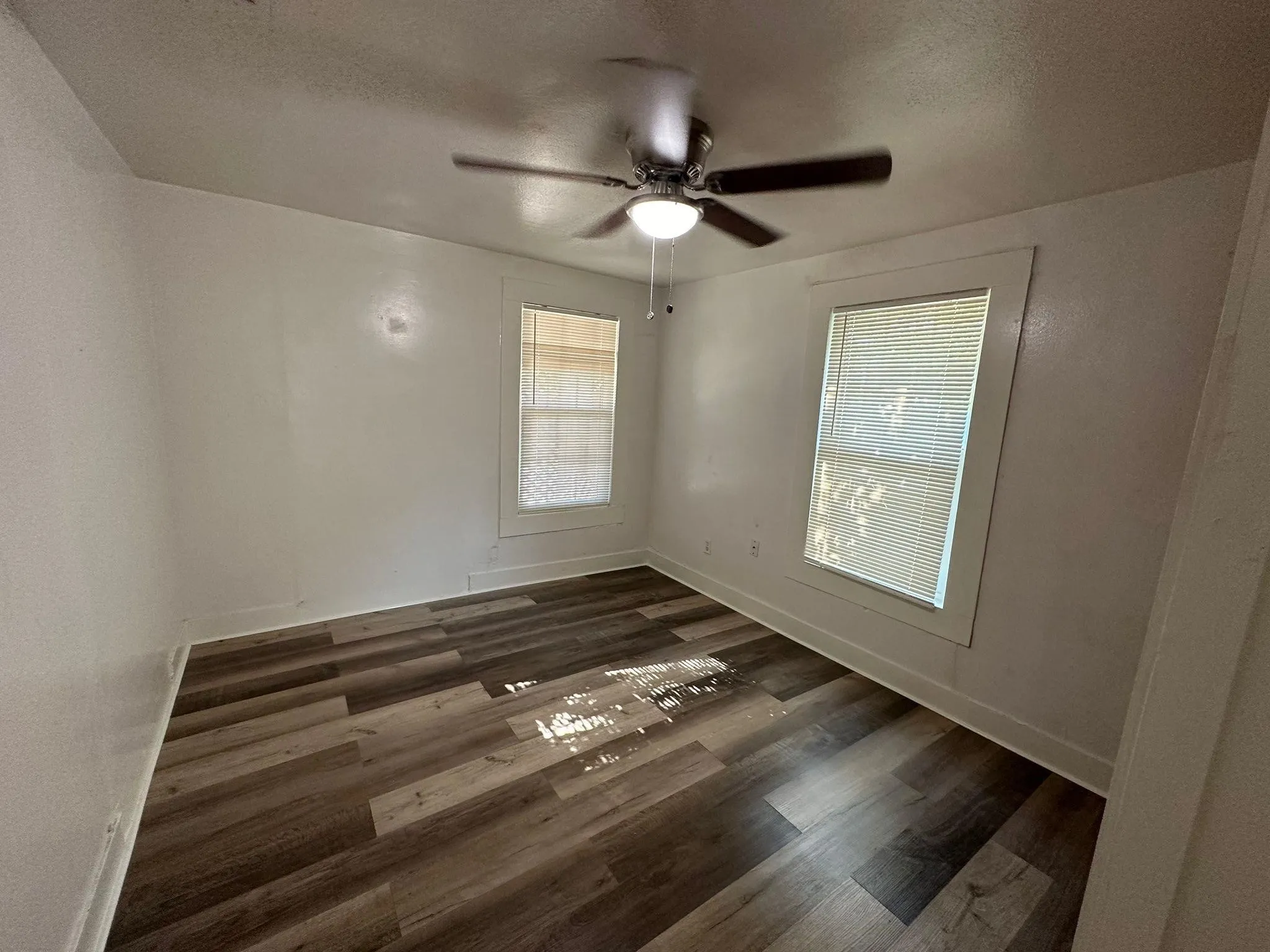 Single Family Residence For Rent in Dallas County , 2206 Rockefeller Boulevard, Dallas, Texas 75203, 2 Bedrooms, 1 Bathroom, 2 Garage spaces, 680 Sqft, built in 1950, Preowned, Price $1,450, mls#21149404, Real Estate Agent in Dallas, Homes For Rent in Dallas county, Homes For Rent in Dallas, Realtor in Dallas Texas, Real Estate Brokerage Independent Realty Texas, Luminita Cordes Realtor