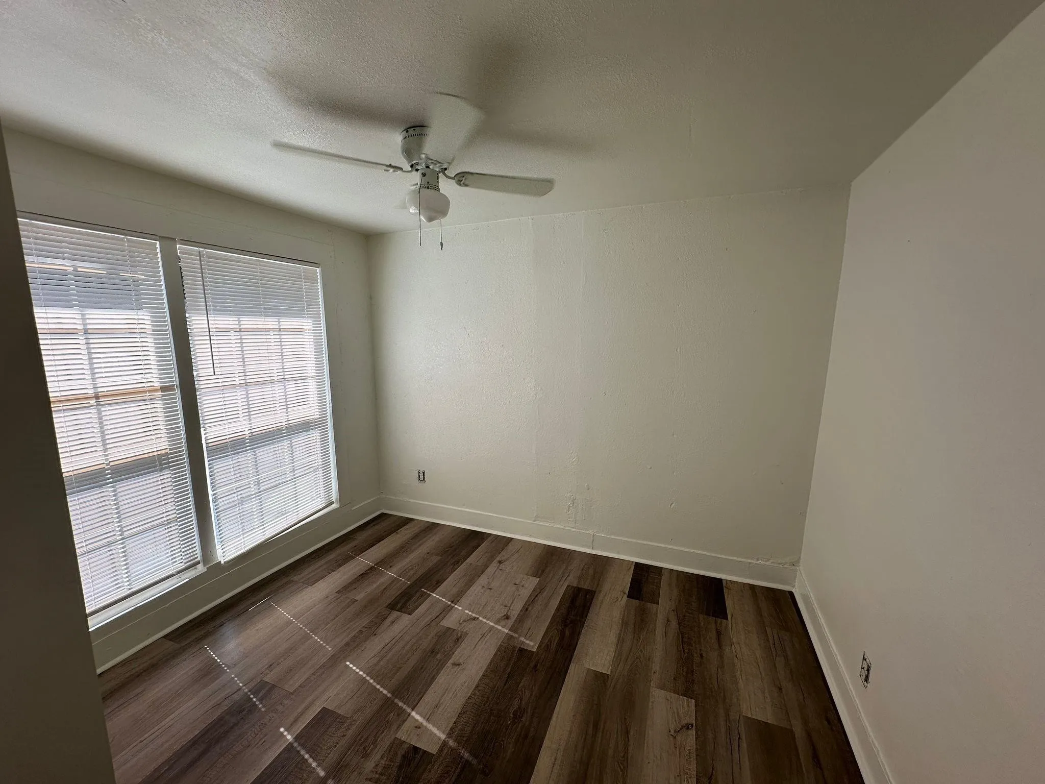 Single Family Residence For Rent in Dallas County , 2206 Rockefeller Boulevard, Dallas, Texas 75203, 2 Bedrooms, 1 Bathroom, 2 Garage spaces, 680 Sqft, built in 1950, Preowned, Price $1,450, mls#21149404, Real Estate Agent in Dallas, Homes For Rent in Dallas county, Homes For Rent in Dallas, Realtor in Dallas Texas, Real Estate Brokerage Independent Realty Texas, Luminita Cordes Realtor