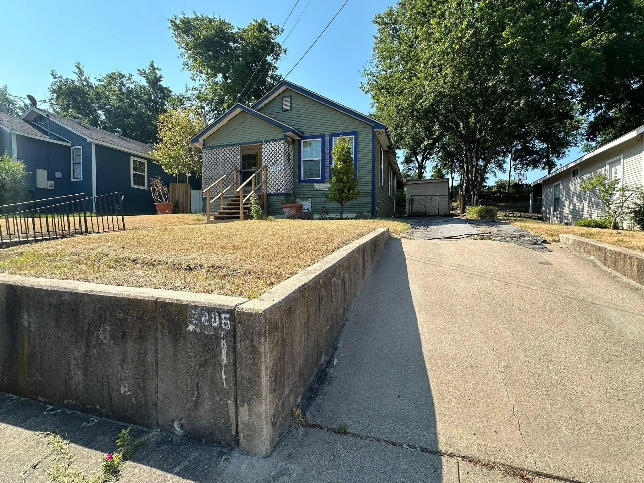 Single Family Residence For Rent in Dallas County , 2206 Rockefeller Boulevard, Dallas, Texas 75203, 2 Bedrooms, 1 Bathroom, 2 Garage spaces, 680 Sqft, built in 1950, Preowned, Price $1,450, mls#21149404, Real Estate Agent in Dallas, Homes For Rent in Dallas county, Homes For Rent in Dallas, Realtor in Dallas Texas, Real Estate Brokerage Independent Realty Texas, Luminita Cordes Realtor