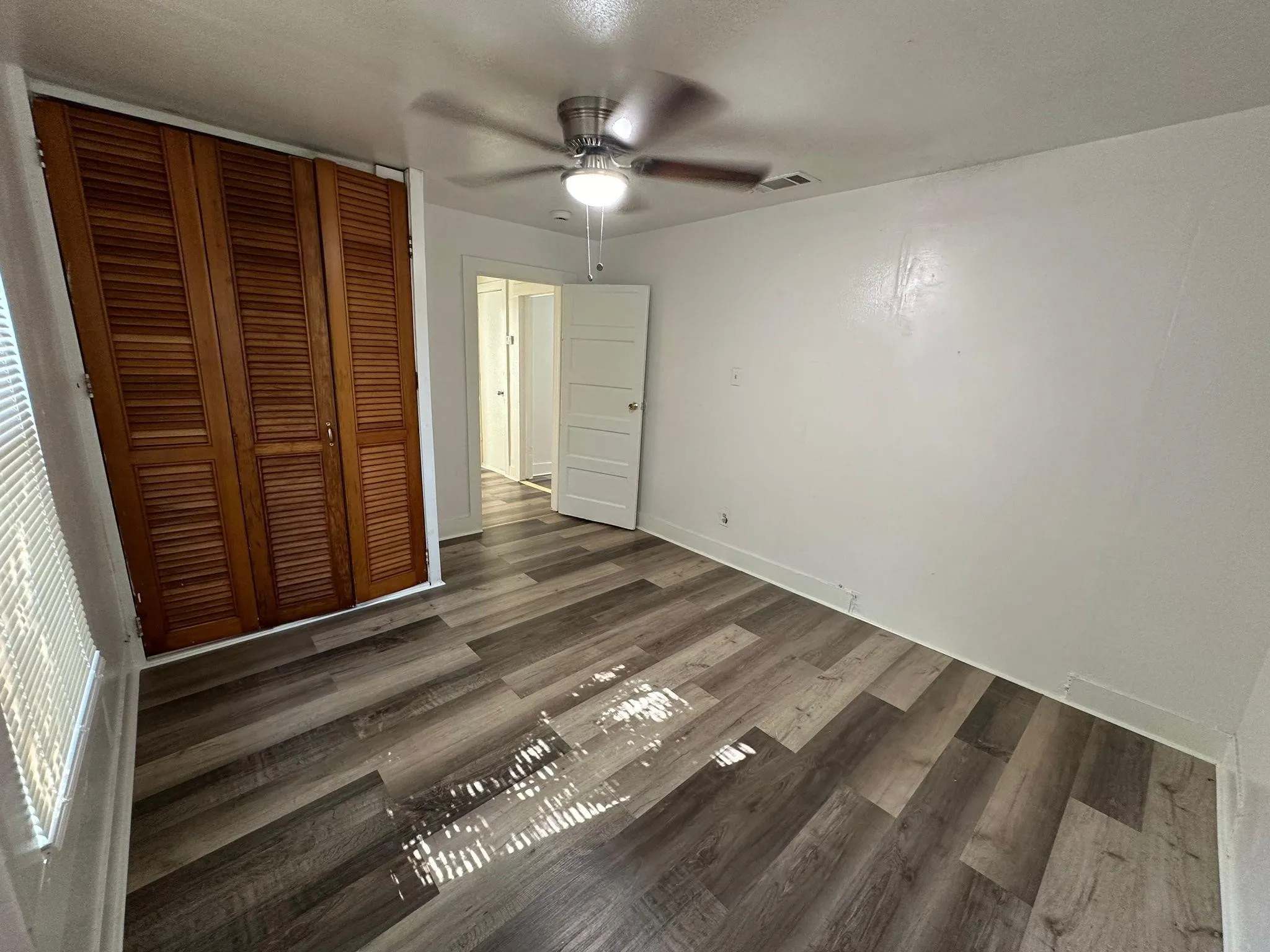 Single Family Residence For Rent in Dallas County , 2206 Rockefeller Boulevard, Dallas, Texas 75203, 2 Bedrooms, 1 Bathroom, 2 Garage spaces, 680 Sqft, built in 1950, Preowned, Price $1,450, mls#21149404, Real Estate Agent in Dallas, Homes For Rent in Dallas county, Homes For Rent in Dallas, Realtor in Dallas Texas, Real Estate Brokerage Independent Realty Texas, Luminita Cordes Realtor