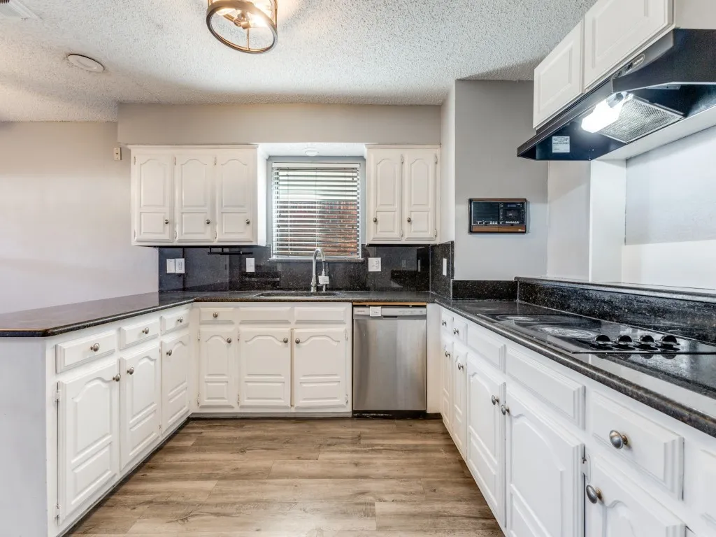 Single Family Residence For Sale in Dallas County , 205 Benwynd Drive, Mesquite, Texas 75149, 3 Bedroom, 3 Bathroom, Garage spaces, 2,521 Sqft, built in 1984, Preowned, mls#21152700, Real Estate Agent in Mesquite, Homes For Sale in Dallas county, Homes For Sale in Mesquite, Realtor in Mesquite Texas, Real Estate Brokerage Independent Realty Texas, Luminita Cordes Realtor