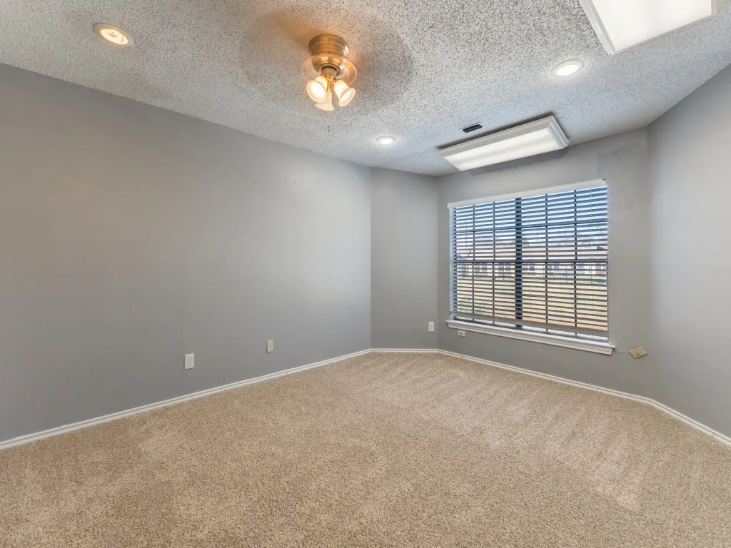 Single Family Residence For Sale in Dallas County , 205 Benwynd Drive, Mesquite, Texas 75149, 3 Bedroom, 3 Bathroom, Garage spaces, 2,521 Sqft, built in 1984, Preowned, mls#21152700, Real Estate Agent in Mesquite, Homes For Sale in Dallas county, Homes For Sale in Mesquite, Realtor in Mesquite Texas, Real Estate Brokerage Independent Realty Texas, Luminita Cordes Realtor
