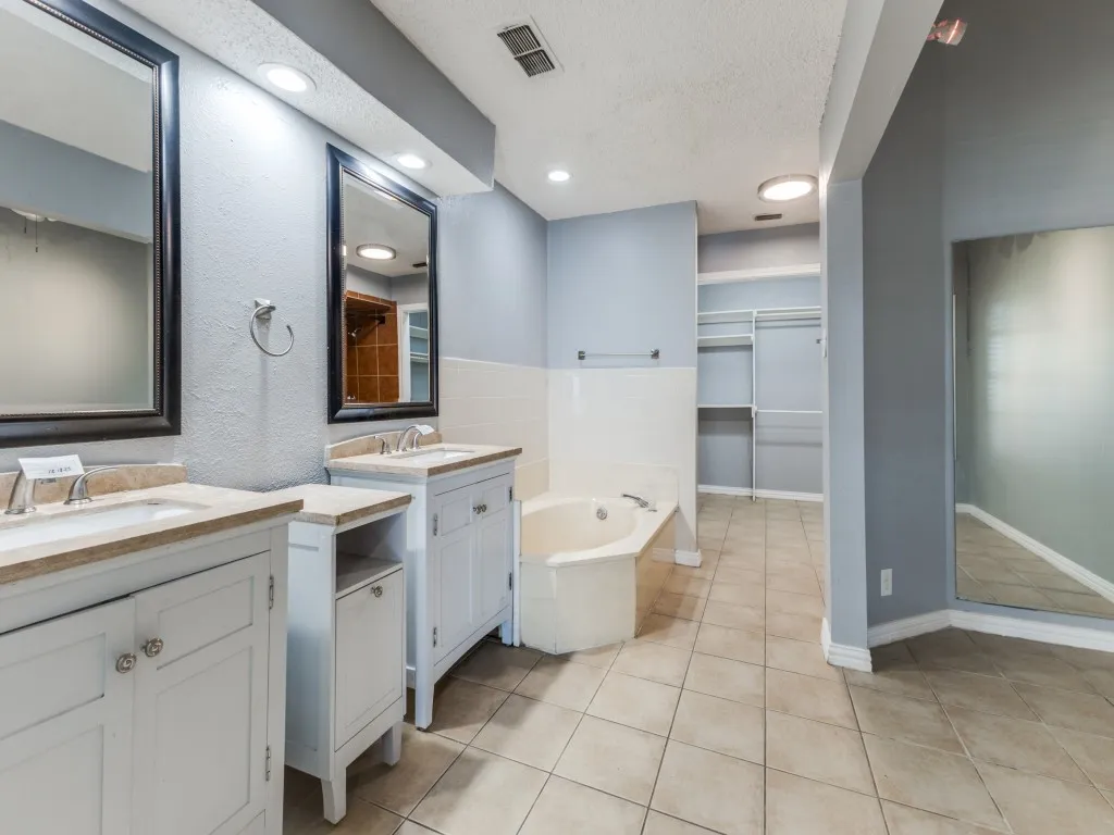 Single Family Residence For Sale in Dallas County , 205 Benwynd Drive, Mesquite, Texas 75149, 3 Bedroom, 3 Bathroom, Garage spaces, 2,521 Sqft, built in 1984, Preowned, mls#21152700, Real Estate Agent in Mesquite, Homes For Sale in Dallas county, Homes For Sale in Mesquite, Realtor in Mesquite Texas, Real Estate Brokerage Independent Realty Texas, Luminita Cordes Realtor