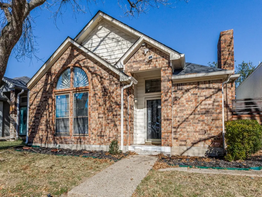 Single Family Residence For Sale in Dallas County , 205 Benwynd Drive, Mesquite, Texas 75149, 3 Bedroom, 3 Bathroom, Garage spaces, 2,521 Sqft, built in 1984, Preowned, mls#21152700, Real Estate Agent in Mesquite, Homes For Sale in Dallas county, Homes For Sale in Mesquite, Realtor in Mesquite Texas, Real Estate Brokerage Independent Realty Texas, Luminita Cordes Realtor
