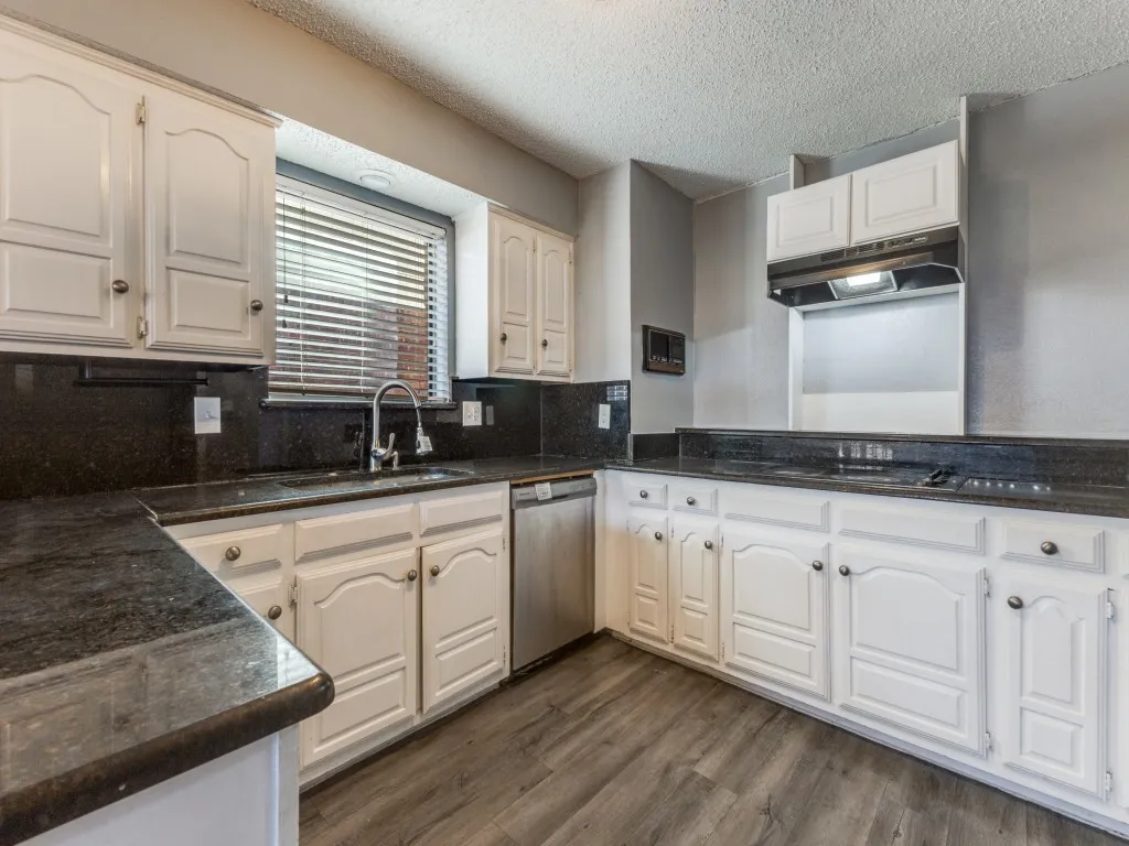 Single Family Residence For Sale in Dallas County , 205 Benwynd Drive, Mesquite, Texas 75149, 3 Bedroom, 3 Bathroom, Garage spaces, 2,521 Sqft, built in 1984, Preowned, mls#21152700, Real Estate Agent in Mesquite, Homes For Sale in Dallas county, Homes For Sale in Mesquite, Realtor in Mesquite Texas, Real Estate Brokerage Independent Realty Texas, Luminita Cordes Realtor