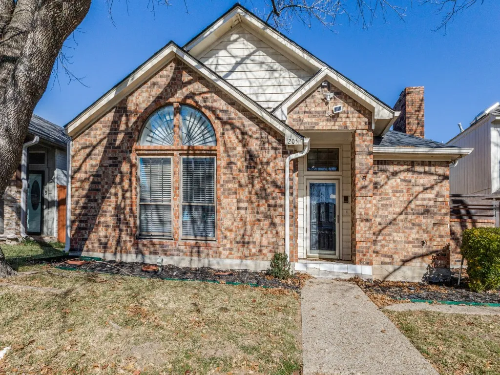 Single Family Residence For Sale in Dallas County , 205 Benwynd Drive, Mesquite, Texas 75149, 3 Bedroom, 3 Bathroom, Garage spaces, 2,521 Sqft, built in 1984, Preowned, mls#21152700, Real Estate Agent in Mesquite, Homes For Sale in Dallas county, Homes For Sale in Mesquite, Realtor in Mesquite Texas, Real Estate Brokerage Independent Realty Texas, Luminita Cordes Realtor