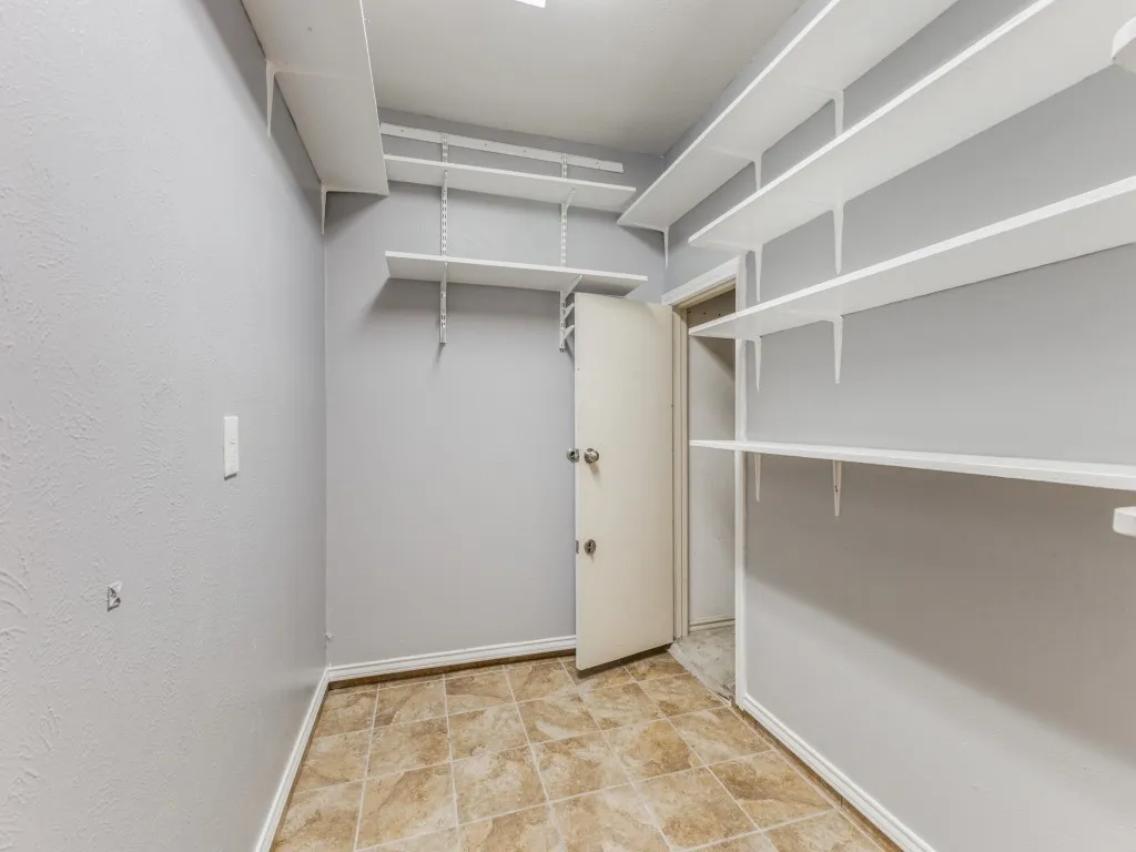 Single Family Residence For Sale in Dallas County , 205 Benwynd Drive, Mesquite, Texas 75149, 3 Bedroom, 3 Bathroom, Garage spaces, 2,521 Sqft, built in 1984, Preowned, mls#21152700, Real Estate Agent in Mesquite, Homes For Sale in Dallas county, Homes For Sale in Mesquite, Realtor in Mesquite Texas, Real Estate Brokerage Independent Realty Texas, Luminita Cordes Realtor