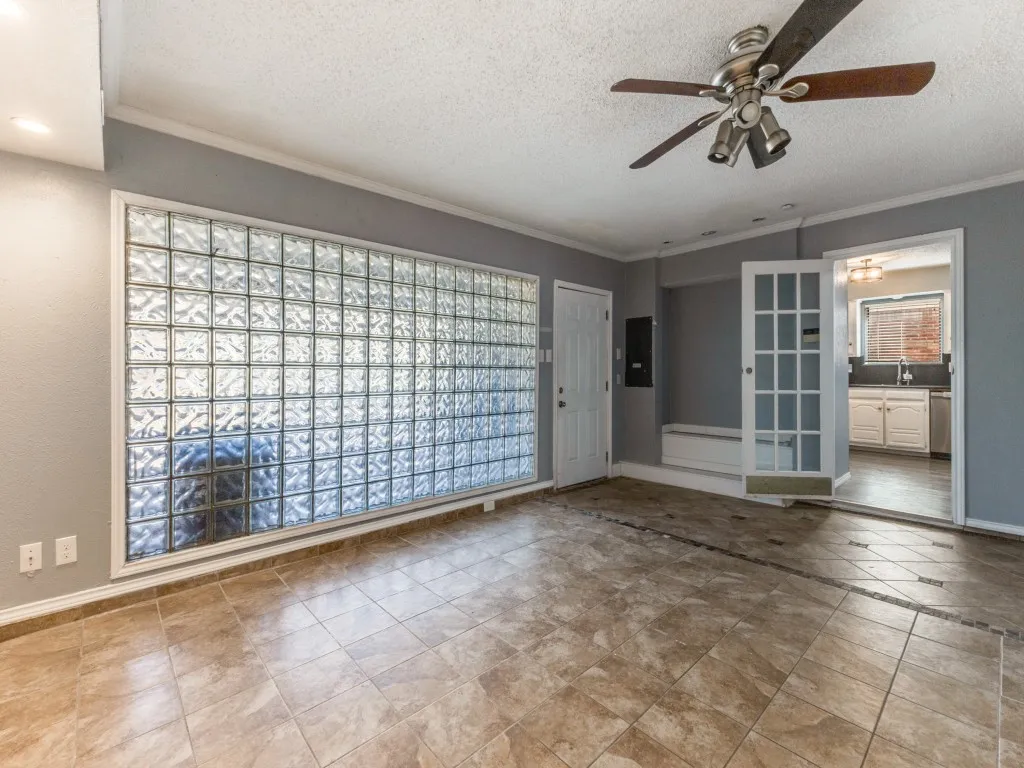 Single Family Residence For Sale in Dallas County , 205 Benwynd Drive, Mesquite, Texas 75149, 3 Bedroom, 3 Bathroom, Garage spaces, 2,521 Sqft, built in 1984, Preowned, mls#21152700, Real Estate Agent in Mesquite, Homes For Sale in Dallas county, Homes For Sale in Mesquite, Realtor in Mesquite Texas, Real Estate Brokerage Independent Realty Texas, Luminita Cordes Realtor