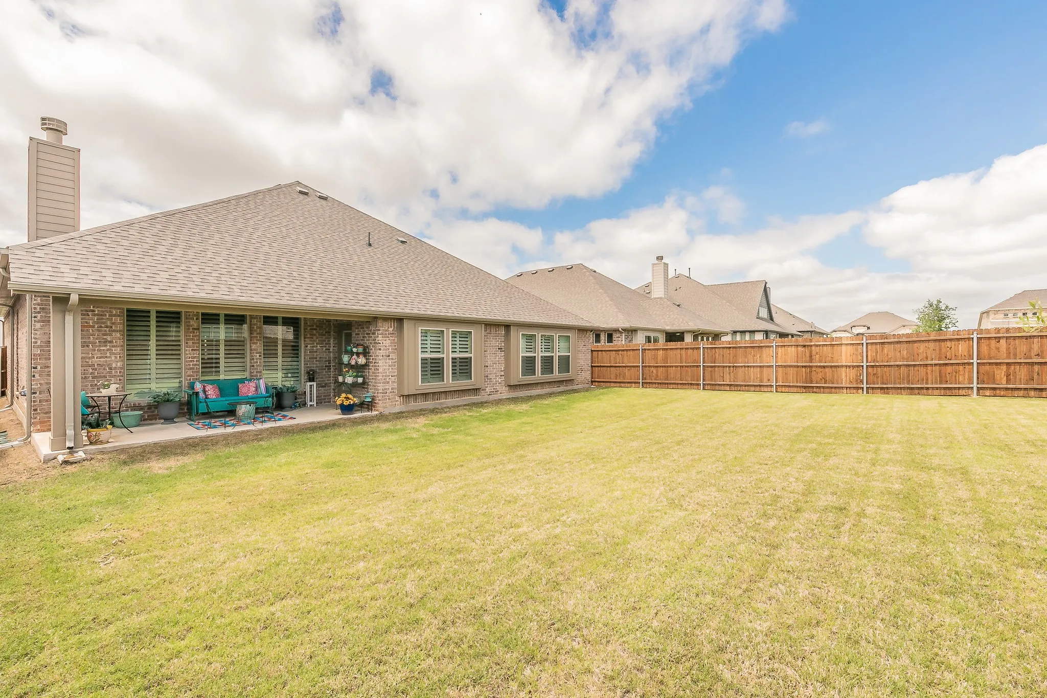 Single Family Residence For Sale in Denton County , 1076 Fleetwood Drive, Justin, Texas 76247, 3 Bedroom, 3 Bathroom, 2 Garage spaces, 2,521 Sqft, built in 2023, Preowned, mls#21152497, Real Estate Agent in Justin, Homes For Sale in Denton county, Homes For Sale in Justin, Realtor in Justin Texas, Real Estate Brokerage Independent Realty Texas, Luminita Cordes Realtor