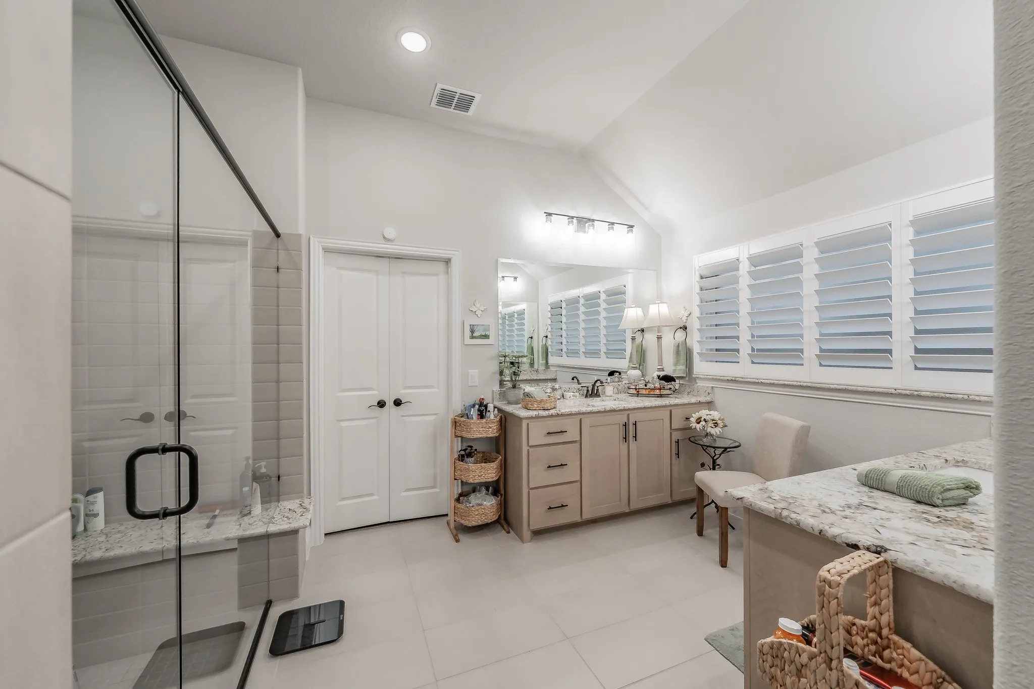 Single Family Residence For Sale in Denton County , 1076 Fleetwood Drive, Justin, Texas 76247, 3 Bedroom, 3 Bathroom, 2 Garage spaces, 2,521 Sqft, built in 2023, Preowned, mls#21152497, Real Estate Agent in Justin, Homes For Sale in Denton county, Homes For Sale in Justin, Realtor in Justin Texas, Real Estate Brokerage Independent Realty Texas, Luminita Cordes Realtor