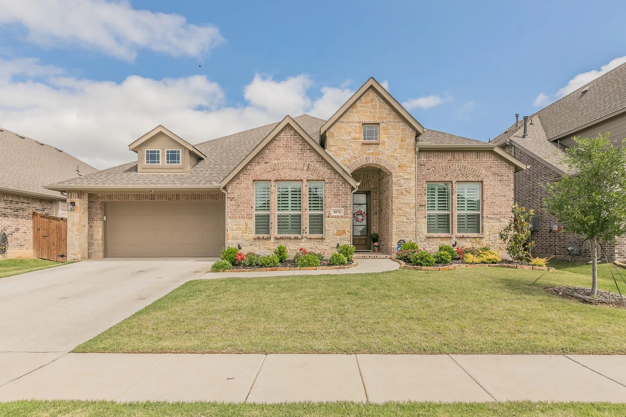 Single Family Residence For Sale in Denton County , 1076 Fleetwood Drive, Justin, Texas 76247, 3 Bedroom, 3 Bathroom, 2 Garage spaces, 2,521 Sqft, built in 2023, Preowned, mls#21152497, Real Estate Agent in Justin, Homes For Sale in Denton county, Homes For Sale in Justin, Realtor in Justin Texas, Real Estate Brokerage Independent Realty Texas, Luminita Cordes Realtor