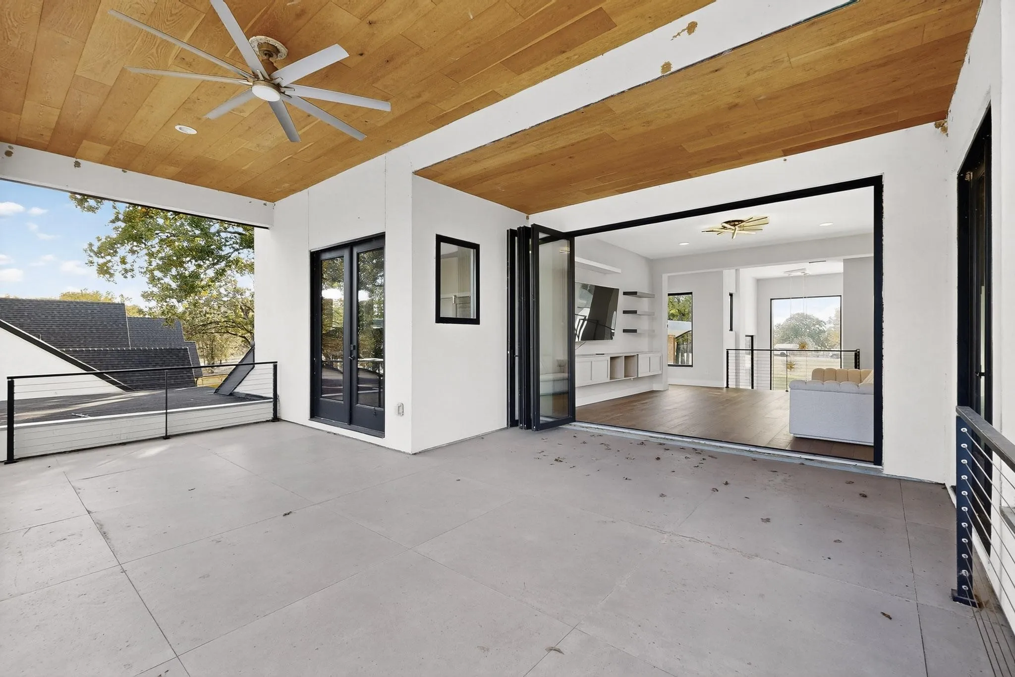 Single Family Residence For Sale in Kaufman County , 8839 Southern Shore Court, Kemp, Texas 75143, 4 Bedroom, 5 Bathroom, 3 Garage spaces, 3,986 Sqft, built in 2022, Preowned, mls#21005468, Real Estate Agent in Kemp, Homes For Sale in Kaufman county, Homes For Sale in Kemp, Realtor in Kemp Texas, Real Estate Brokerage Independent Realty Texas, Luminita Cordes Realtor
