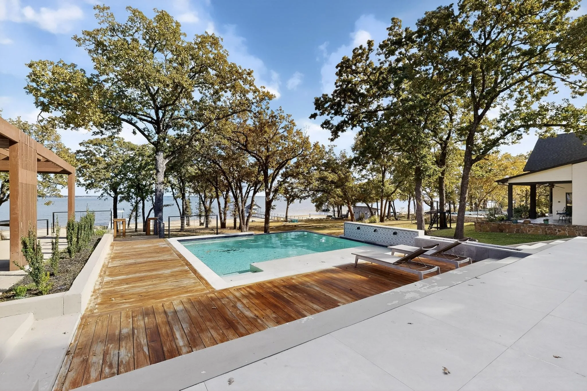 Single Family Residence For Sale in Kaufman County , 8839 Southern Shore Court, Kemp, Texas 75143, 4 Bedroom, 5 Bathroom, 3 Garage spaces, 3,986 Sqft, built in 2022, Preowned, mls#21005468, Real Estate Agent in Kemp, Homes For Sale in Kaufman county, Homes For Sale in Kemp, Realtor in Kemp Texas, Real Estate Brokerage Independent Realty Texas, Luminita Cordes Realtor