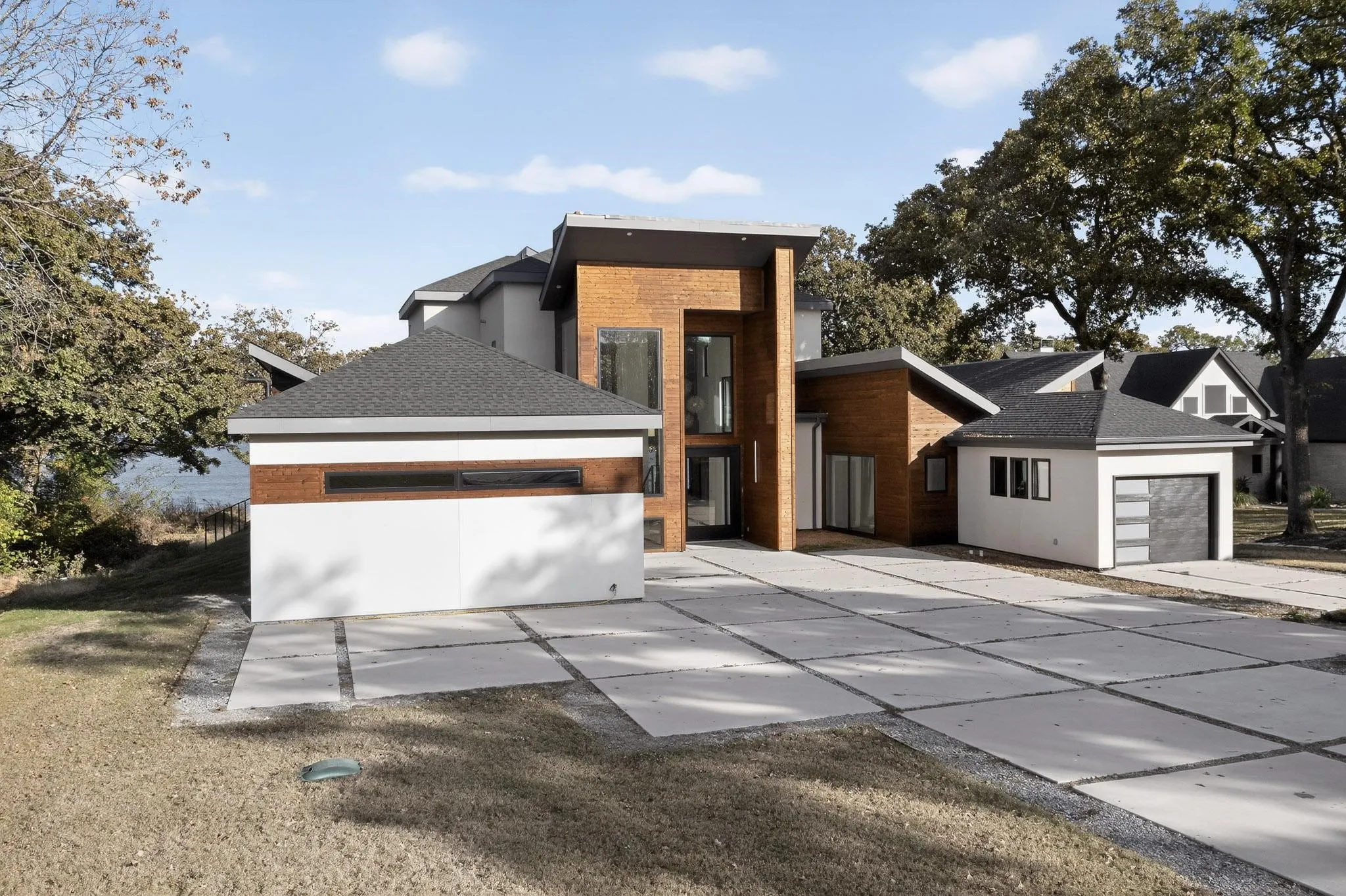 Single Family Residence For Sale in Kaufman County , 8839 Southern Shore Court, Kemp, Texas 75143, 4 Bedroom, 5 Bathroom, 3 Garage spaces, 3,986 Sqft, built in 2022, Preowned, mls#21005468, Real Estate Agent in Kemp, Homes For Sale in Kaufman county, Homes For Sale in Kemp, Realtor in Kemp Texas, Real Estate Brokerage Independent Realty Texas, Luminita Cordes Realtor