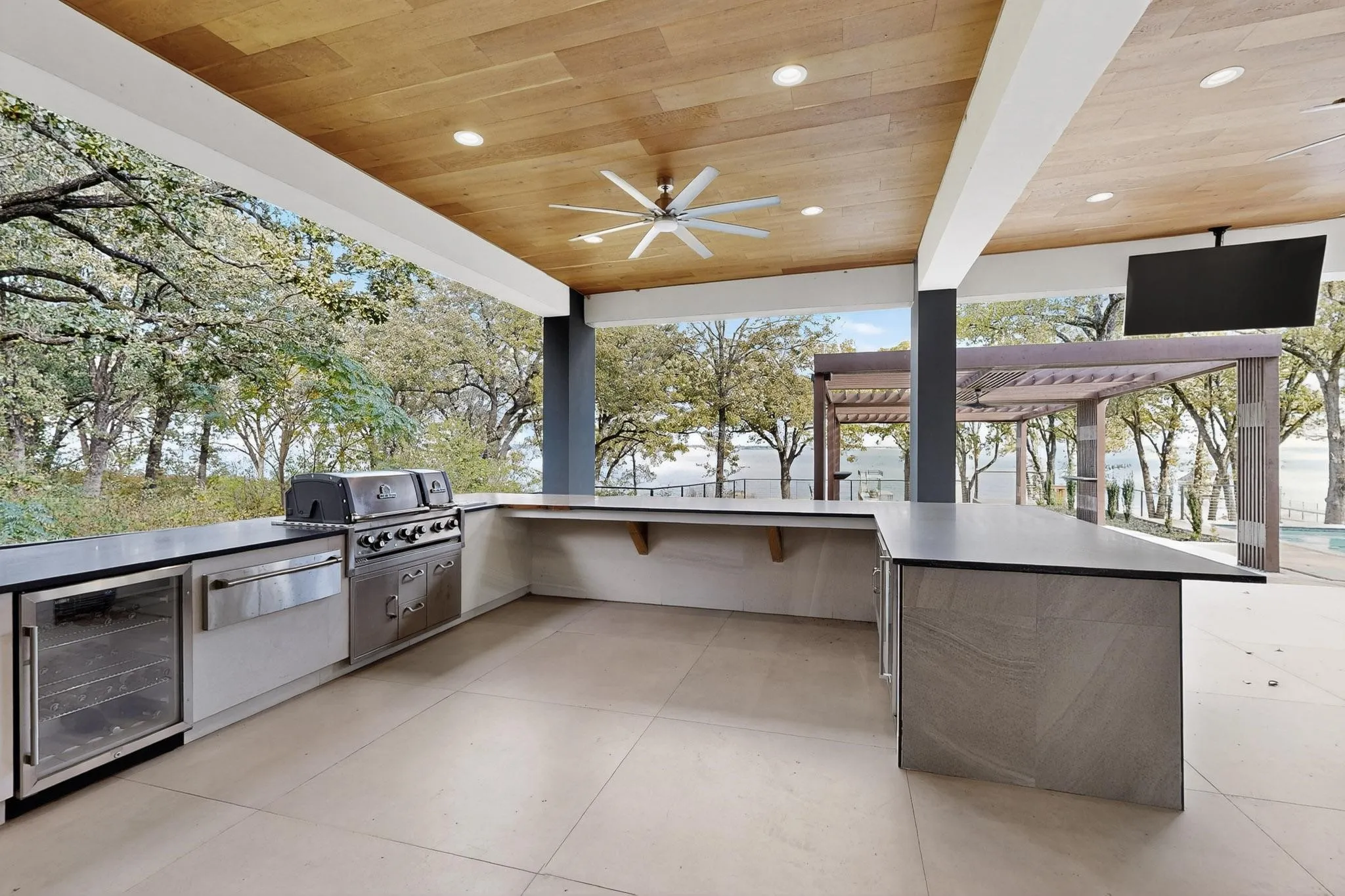 Single Family Residence For Sale in Kaufman County , 8839 Southern Shore Court, Kemp, Texas 75143, 4 Bedroom, 5 Bathroom, 3 Garage spaces, 3,986 Sqft, built in 2022, Preowned, mls#21005468, Real Estate Agent in Kemp, Homes For Sale in Kaufman county, Homes For Sale in Kemp, Realtor in Kemp Texas, Real Estate Brokerage Independent Realty Texas, Luminita Cordes Realtor