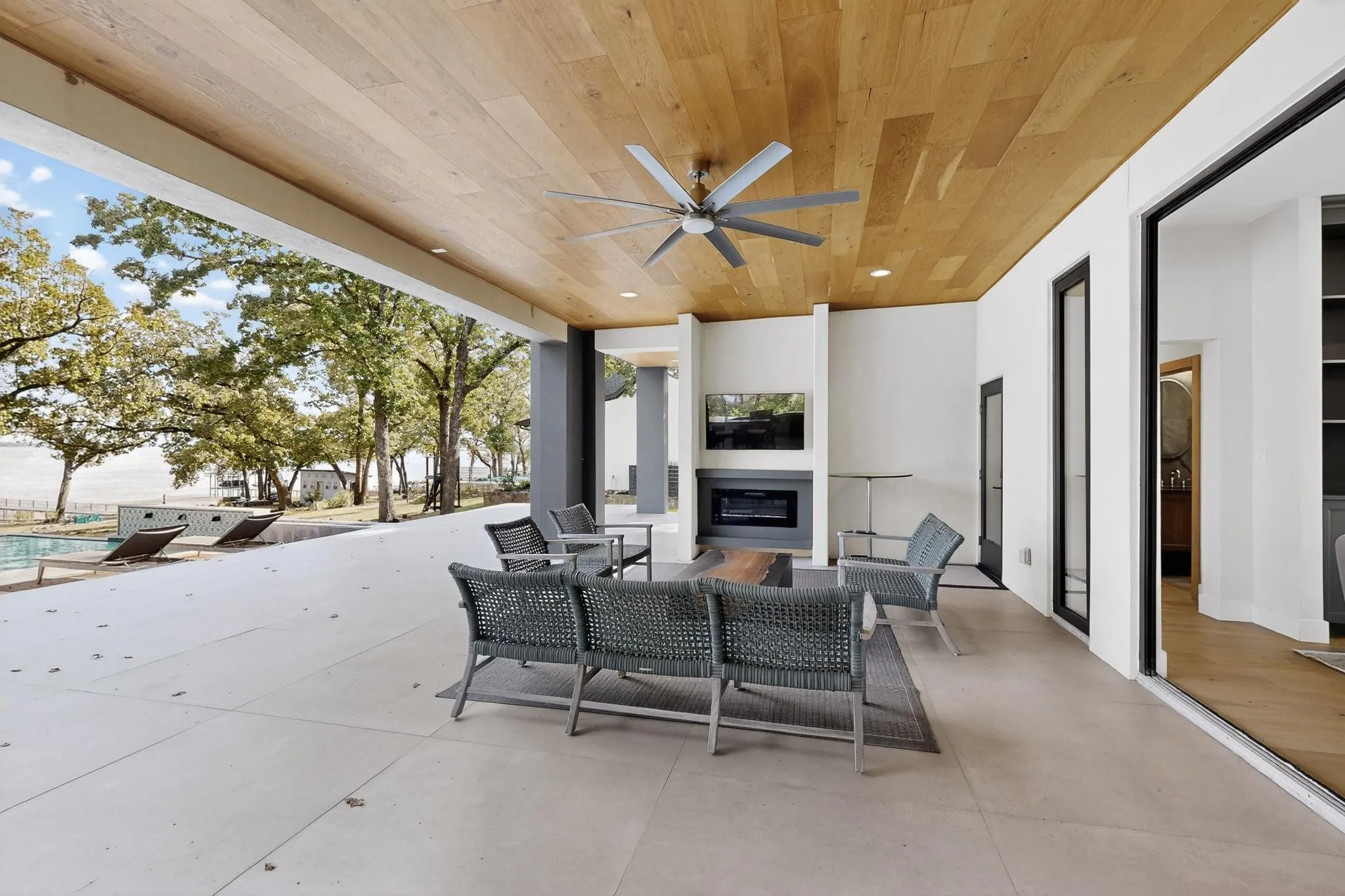 Single Family Residence For Sale in Kaufman County , 8839 Southern Shore Court, Kemp, Texas 75143, 4 Bedroom, 5 Bathroom, 3 Garage spaces, 3,986 Sqft, built in 2022, Preowned, mls#21005468, Real Estate Agent in Kemp, Homes For Sale in Kaufman county, Homes For Sale in Kemp, Realtor in Kemp Texas, Real Estate Brokerage Independent Realty Texas, Luminita Cordes Realtor