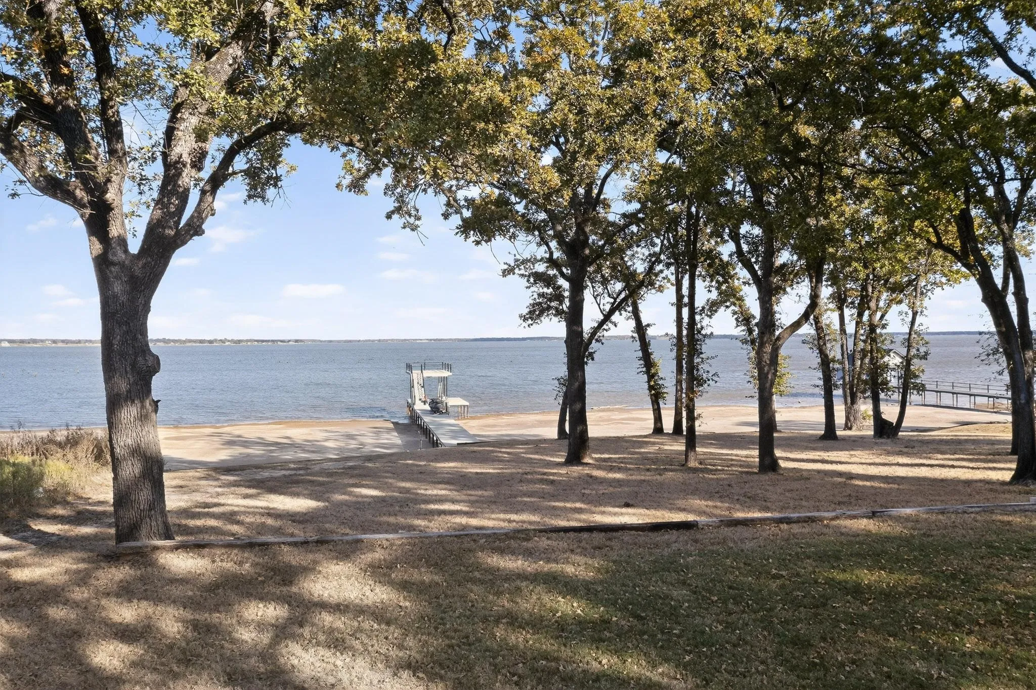 Single Family Residence For Sale in Kaufman County , 8839 Southern Shore Court, Kemp, Texas 75143, 4 Bedroom, 5 Bathroom, 3 Garage spaces, 3,986 Sqft, built in 2022, Preowned, mls#21005468, Real Estate Agent in Kemp, Homes For Sale in Kaufman county, Homes For Sale in Kemp, Realtor in Kemp Texas, Real Estate Brokerage Independent Realty Texas, Luminita Cordes Realtor