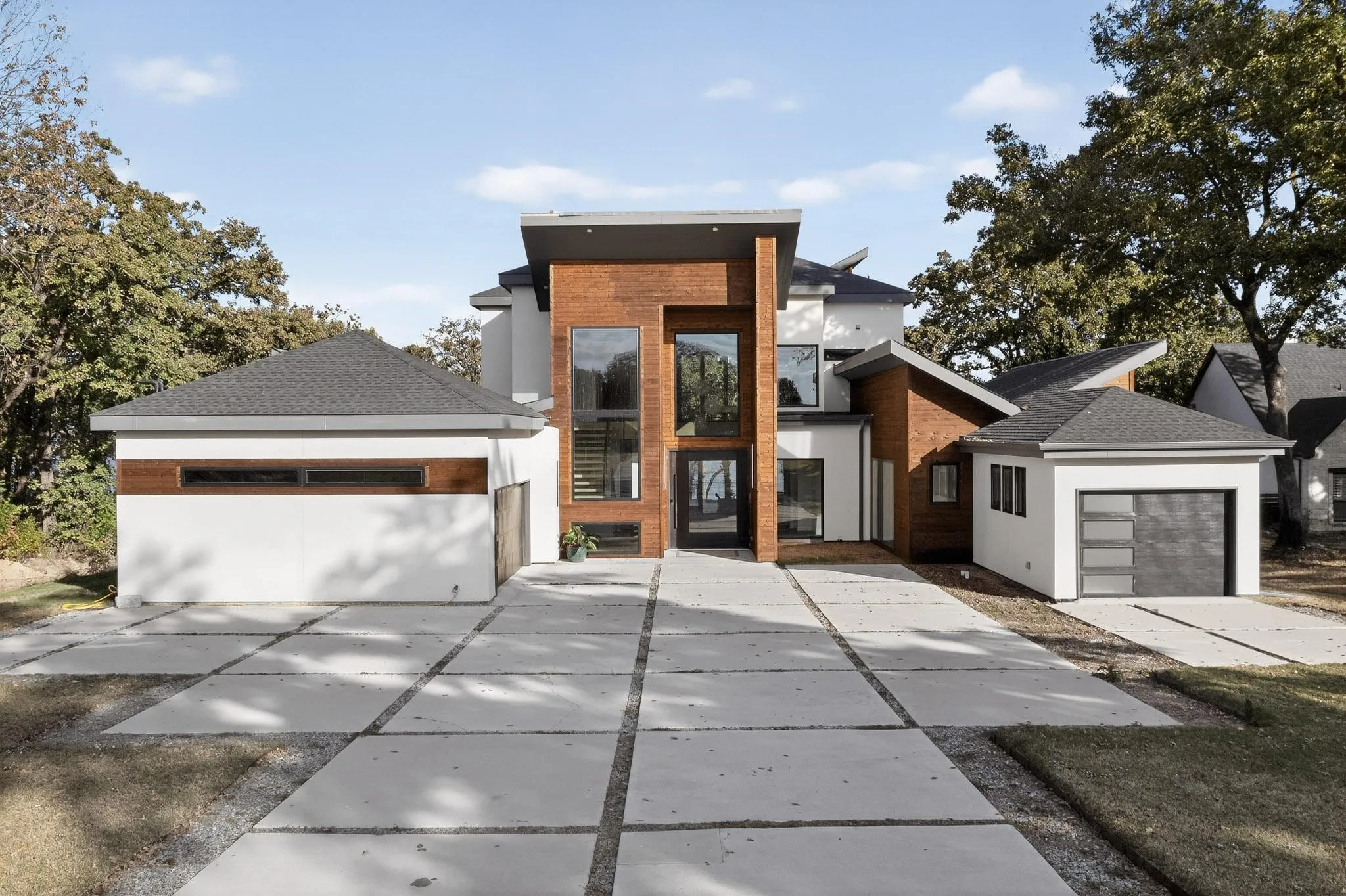 Single Family Residence For Sale in Kaufman County , 8839 Southern Shore Court, Kemp, Texas 75143, 4 Bedroom, 5 Bathroom, 3 Garage spaces, 3,986 Sqft, built in 2022, Preowned, mls#21005468, Real Estate Agent in Kemp, Homes For Sale in Kaufman county, Homes For Sale in Kemp, Realtor in Kemp Texas, Real Estate Brokerage Independent Realty Texas, Luminita Cordes Realtor